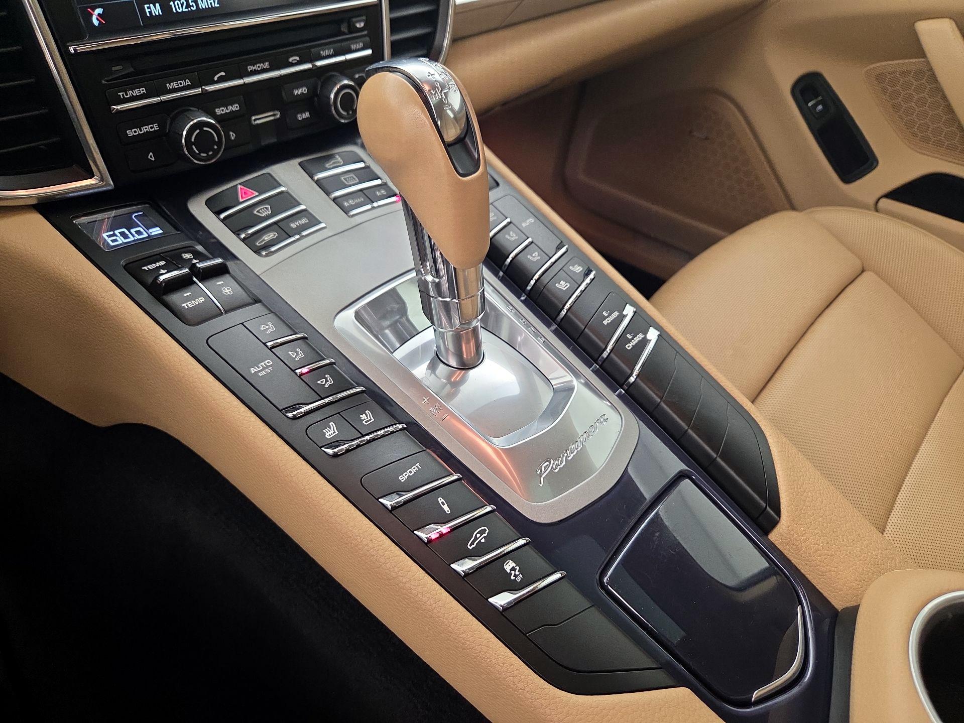 Thumbnail: 2015 Porsche Panamera - 18