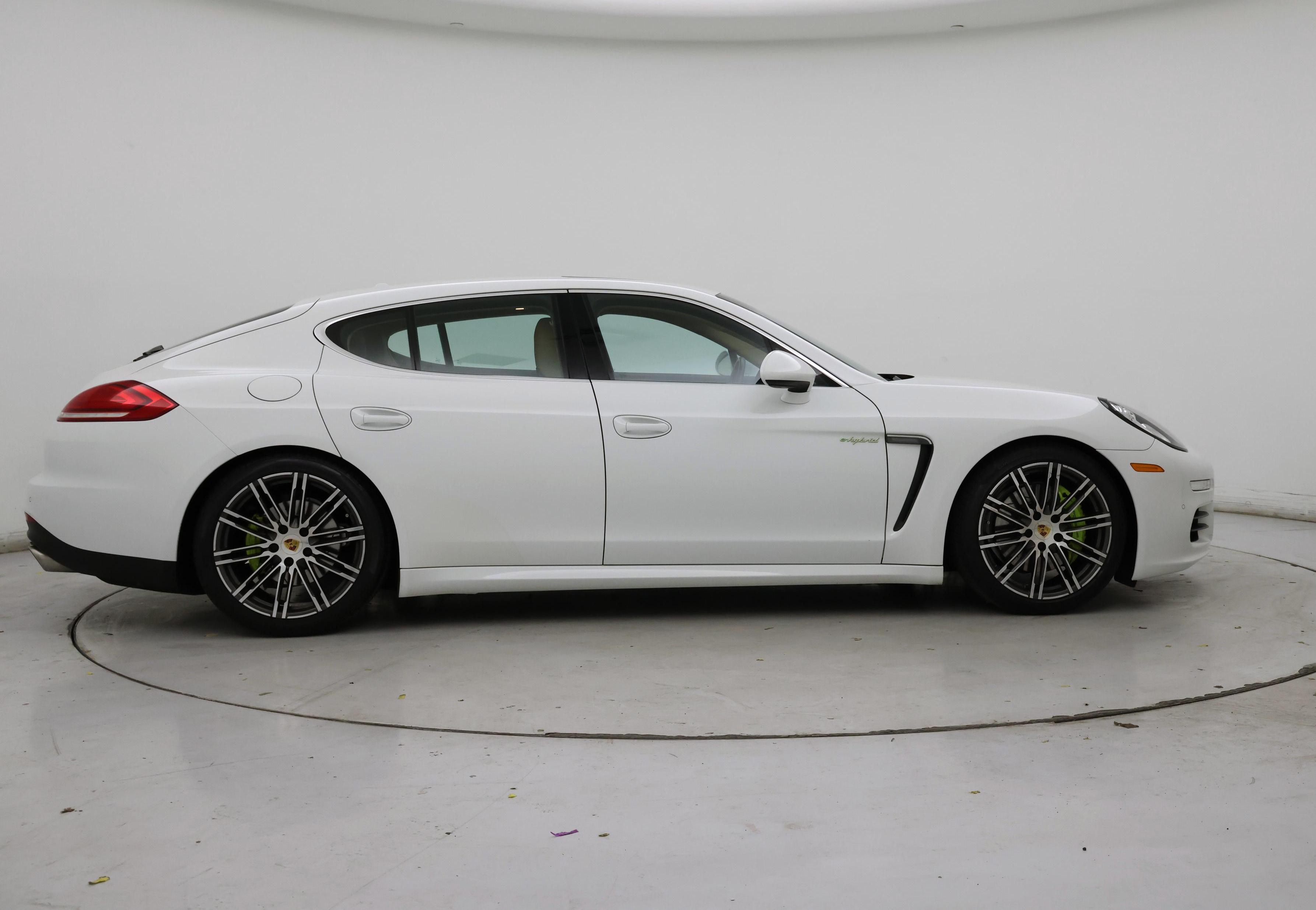 Thumbnail: 2015 Porsche Panamera - 7