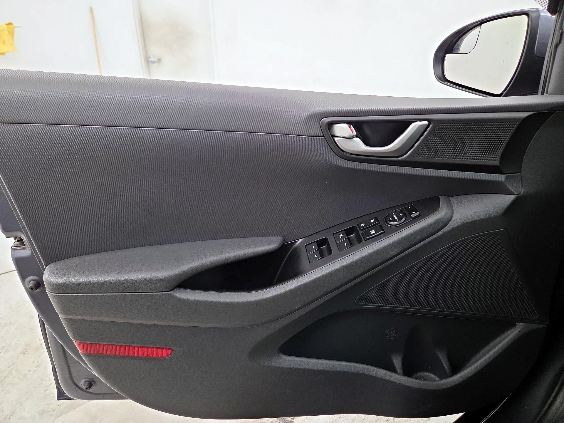 Thumbnail: 2019 Hyundai Ioniq - 12