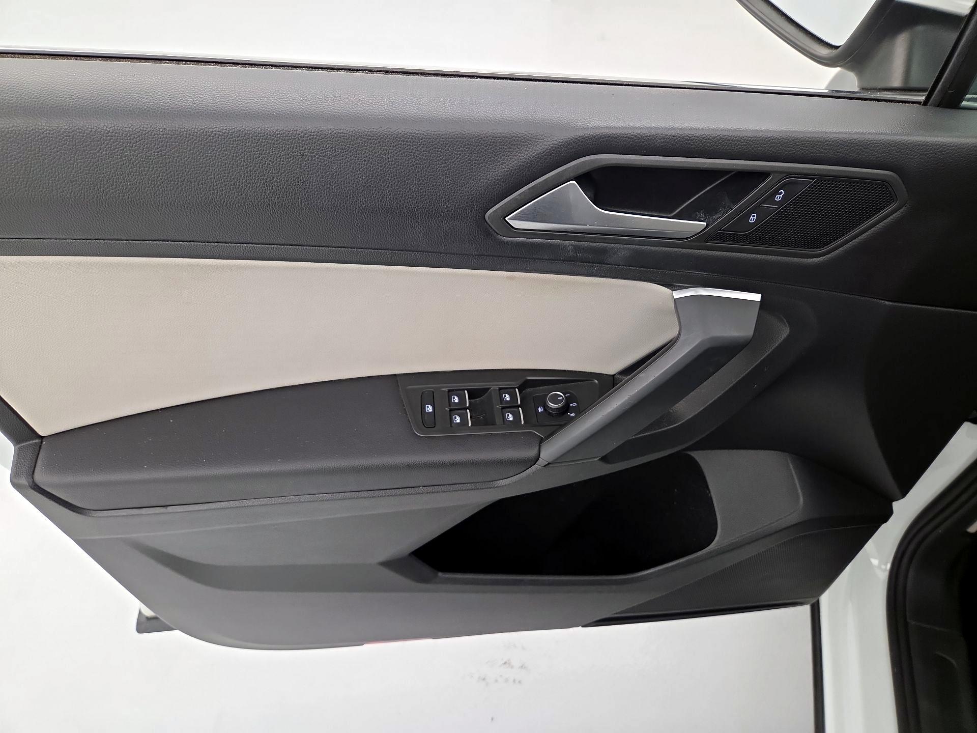 Thumbnail: 2019 Volkswagen Tiguan - 12