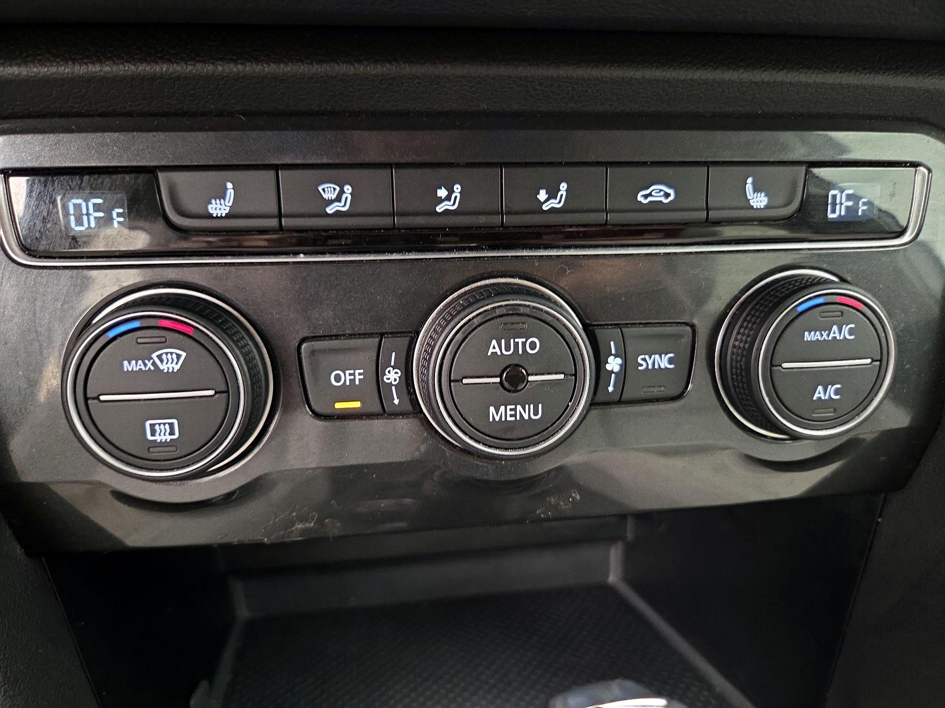 Thumbnail: 2019 Volkswagen Tiguan - 16