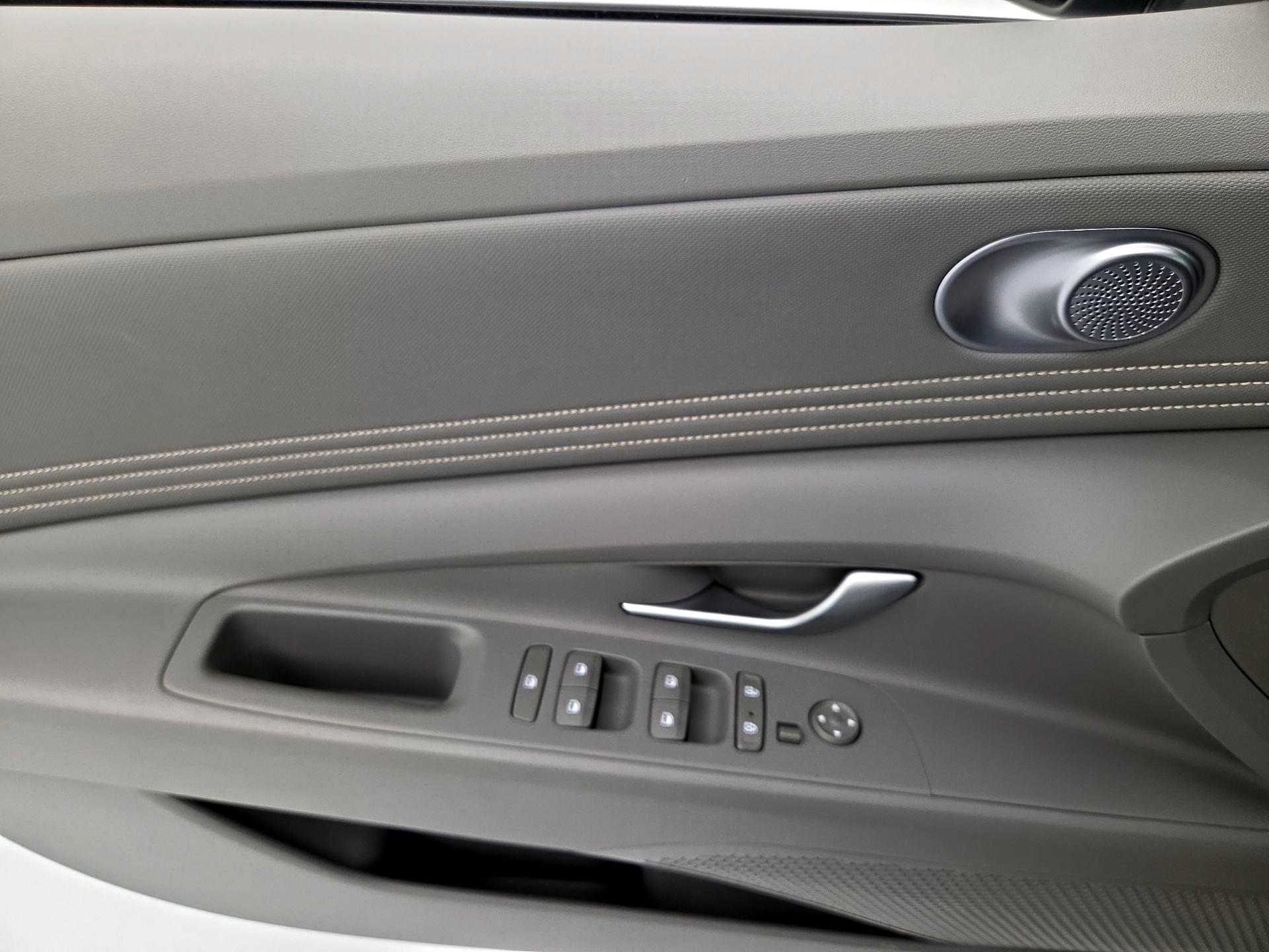 Thumbnail: 2023 Hyundai Elantra - 12