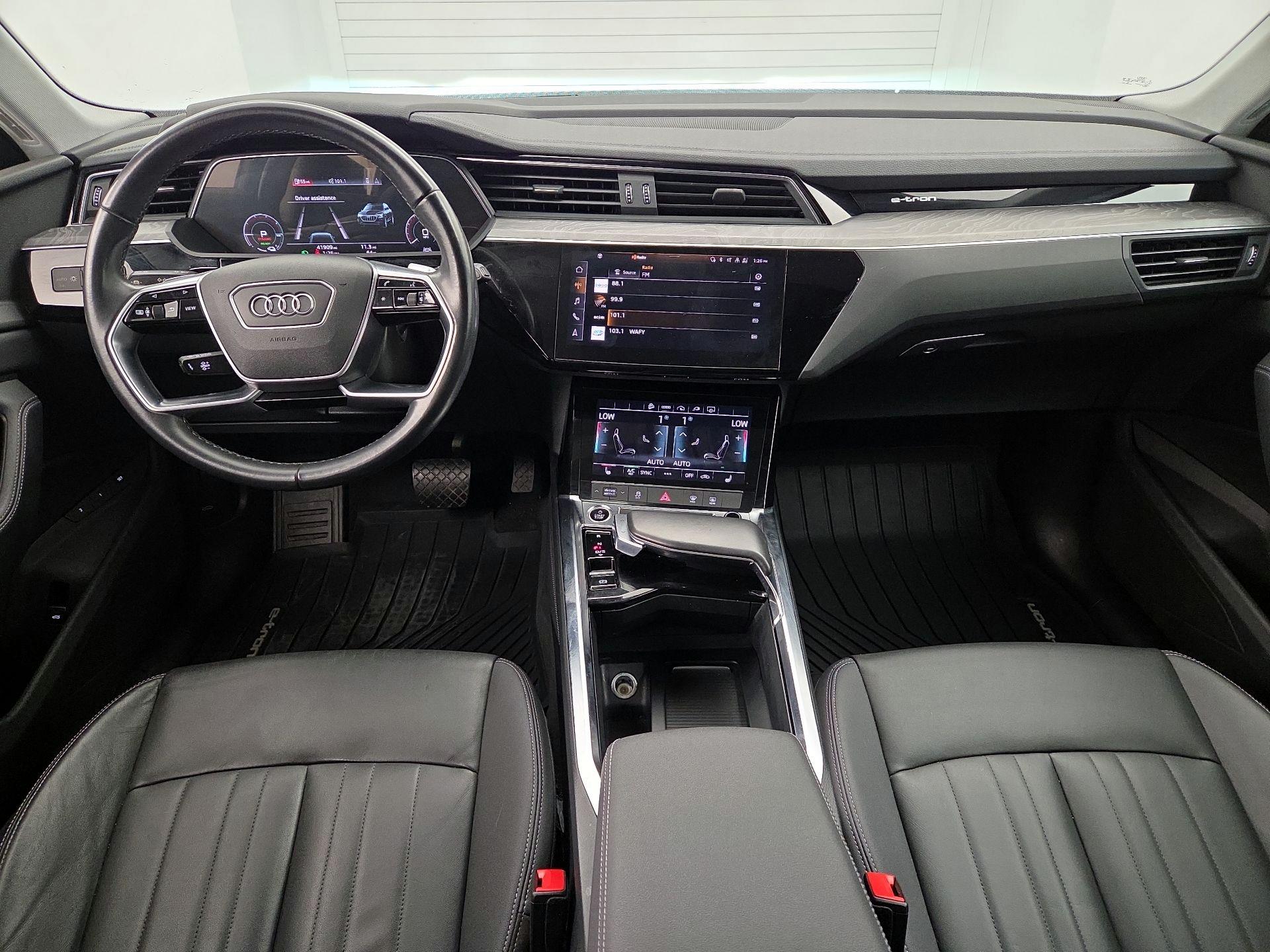Thumbnail: 2021 Audi e-tron - 9