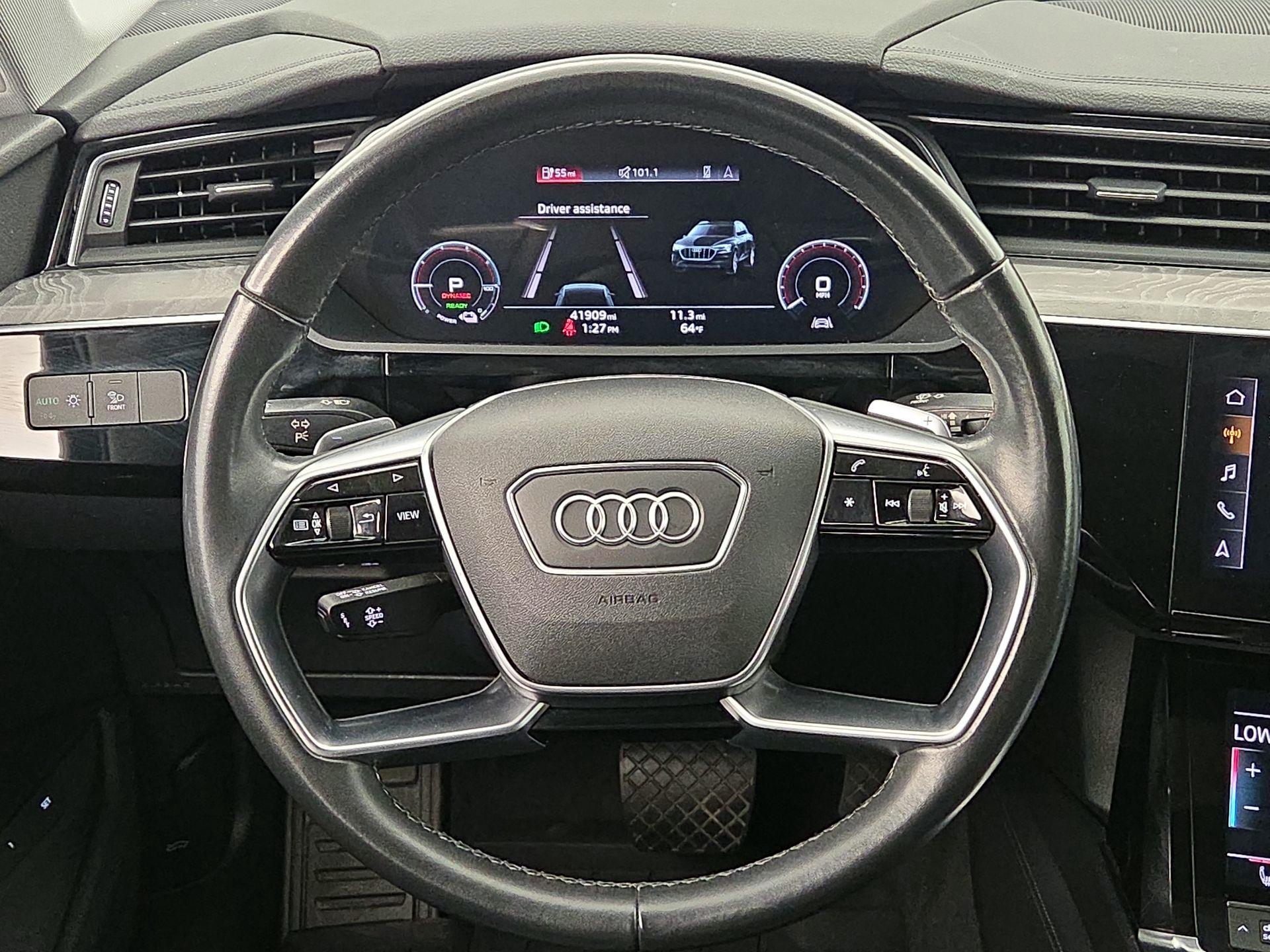 Thumbnail: 2021 Audi e-tron - 10