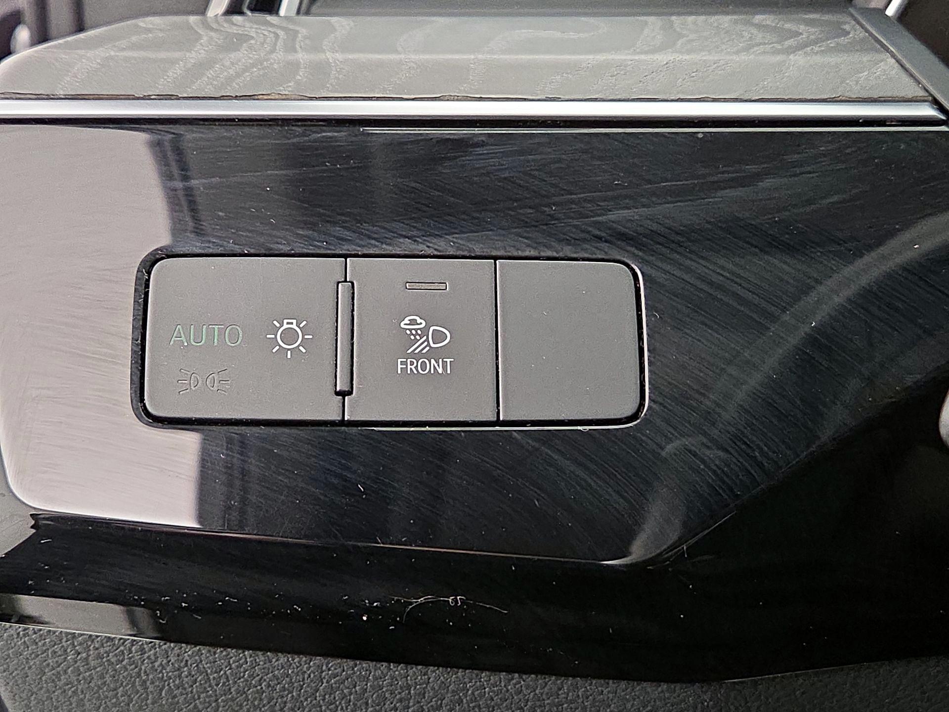 Thumbnail: 2021 Audi e-tron - 13