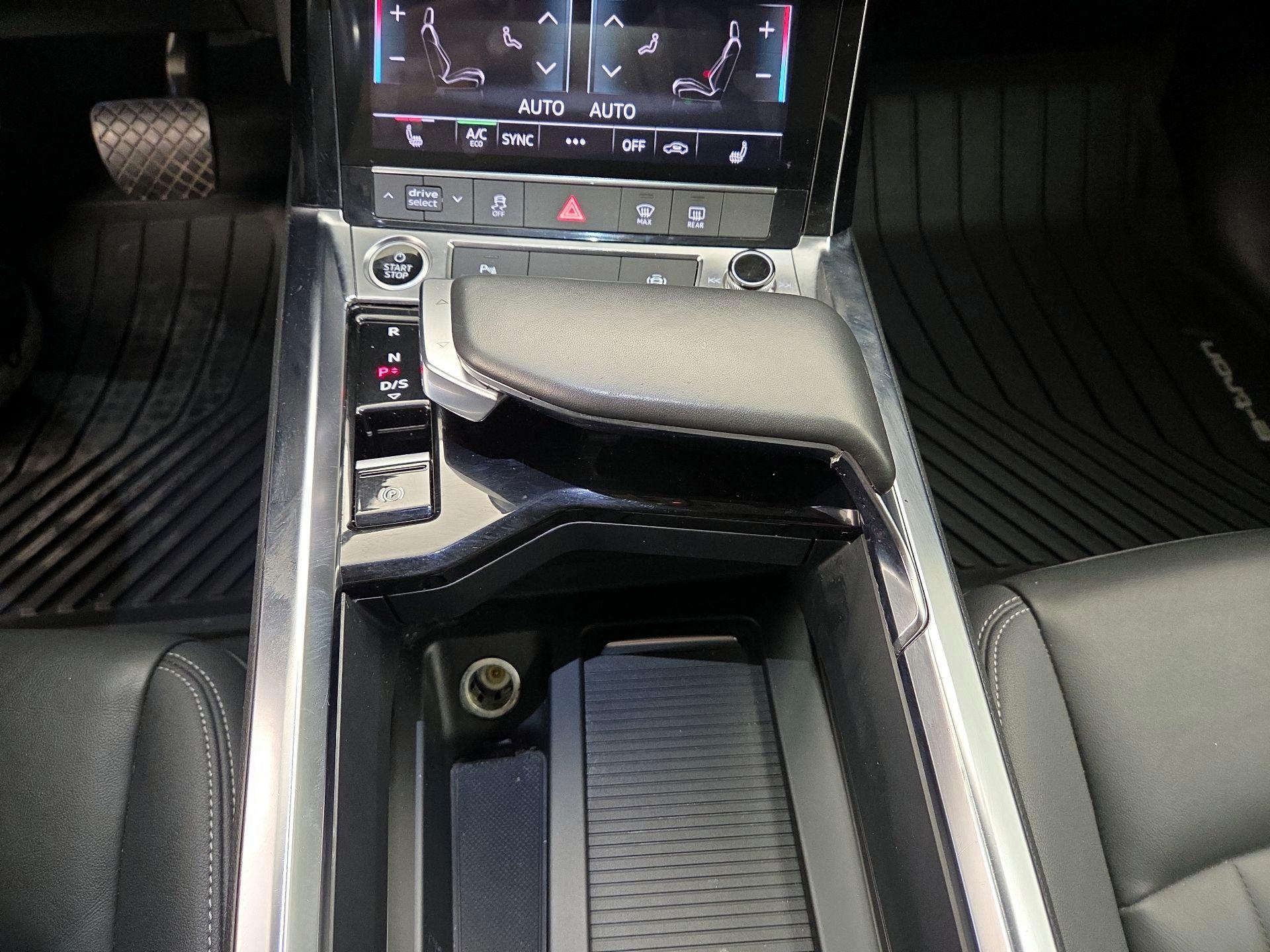 Thumbnail: 2021 Audi e-tron - 18