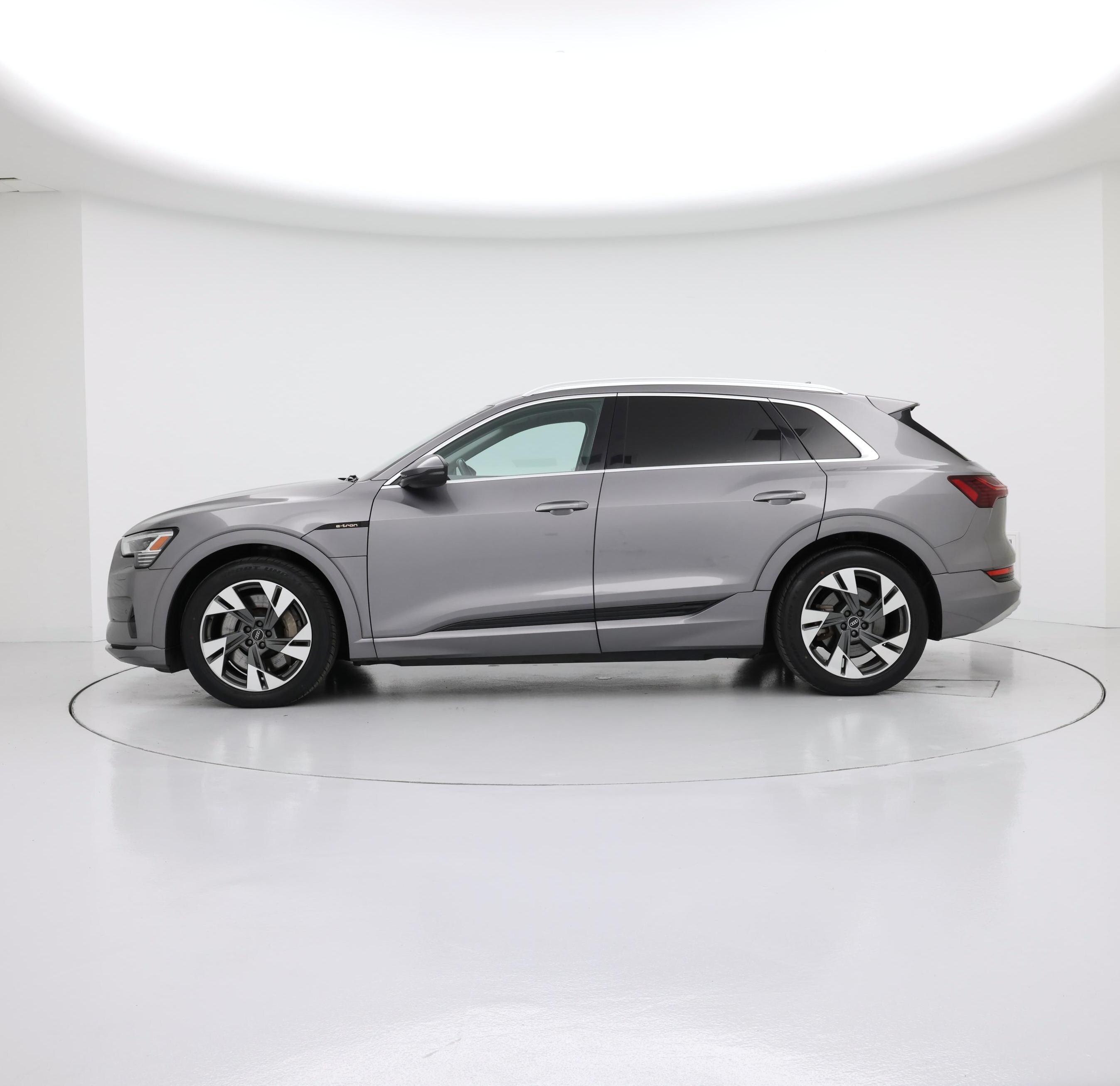 Thumbnail: 2021 Audi e-tron - 3