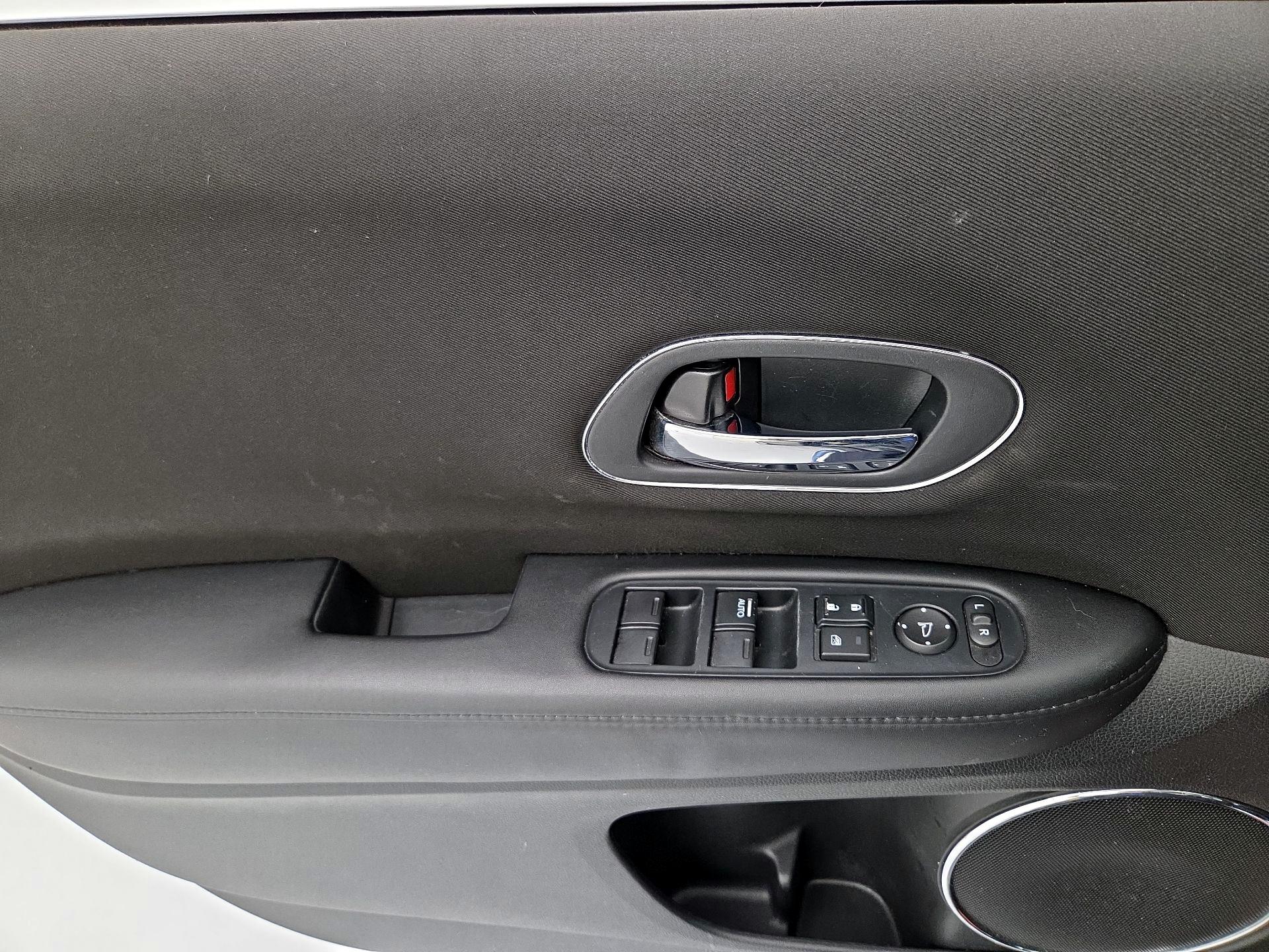 Thumbnail: 2016 Honda HR-V - 12