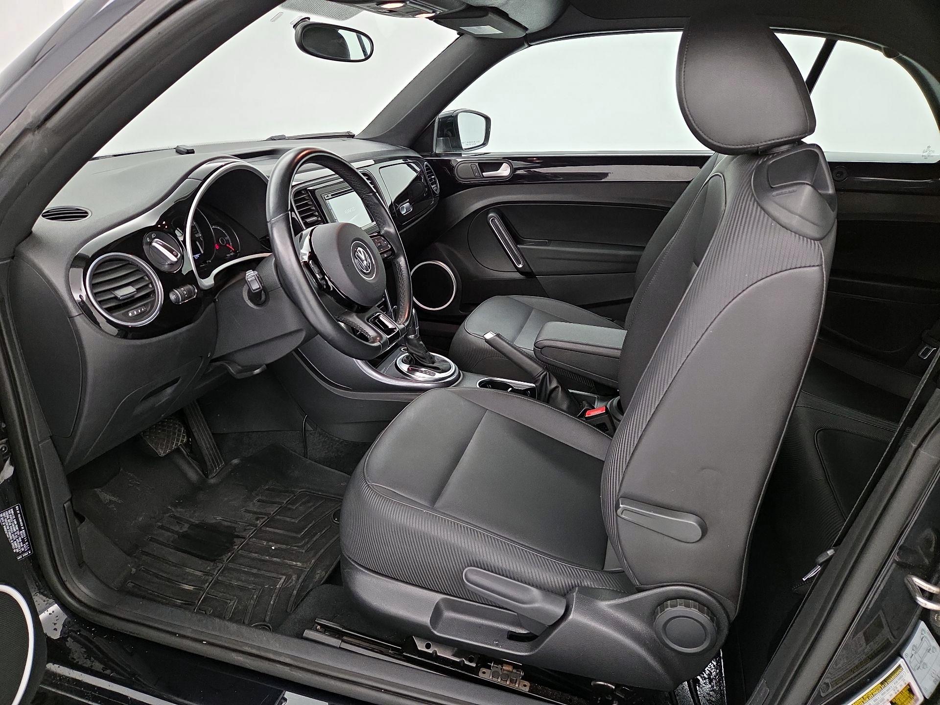 Thumbnail: 2018 Volkswagen Beetle - 11