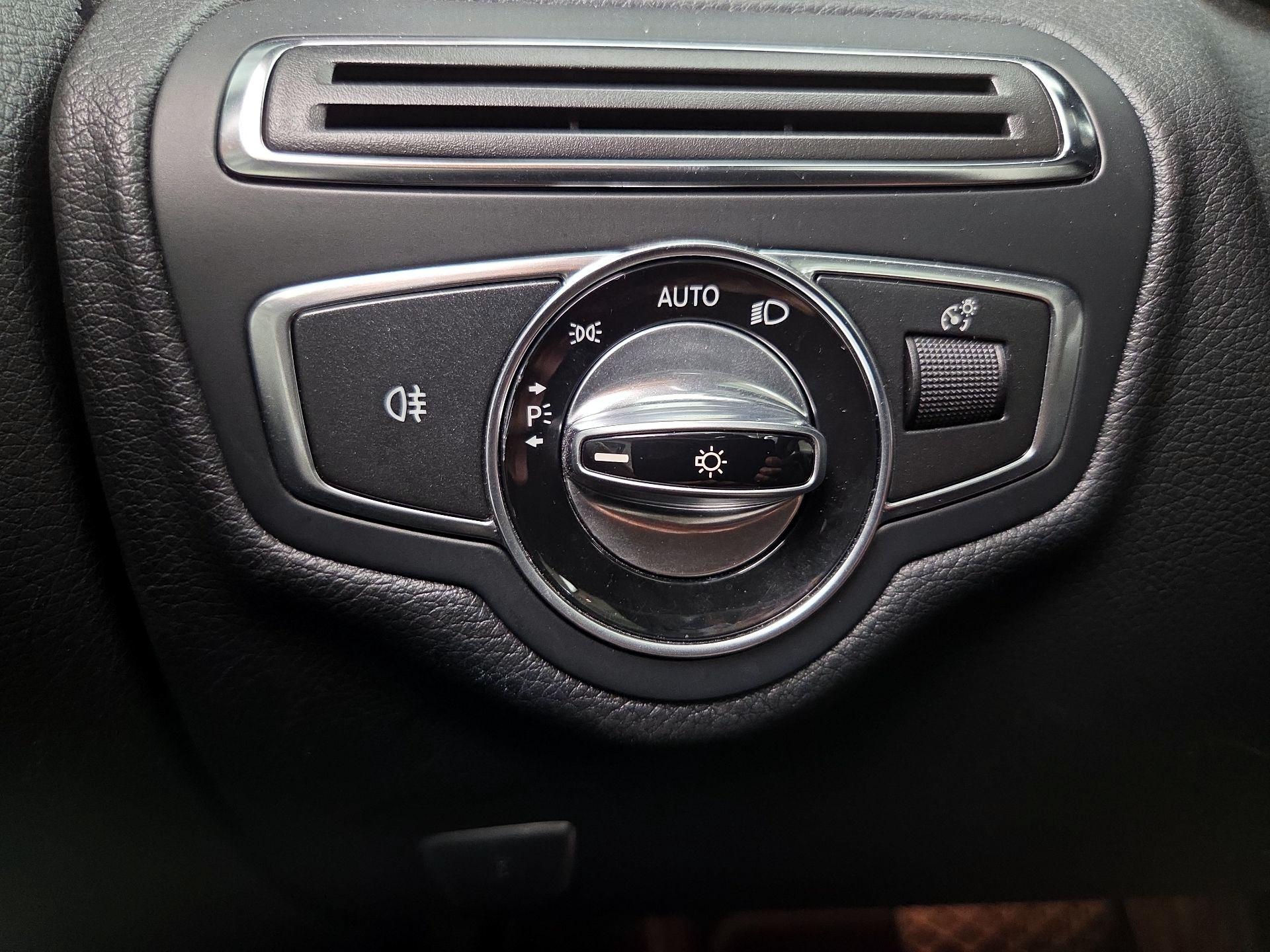 Thumbnail: 2015 Mercedes-Benz C-Class - 13