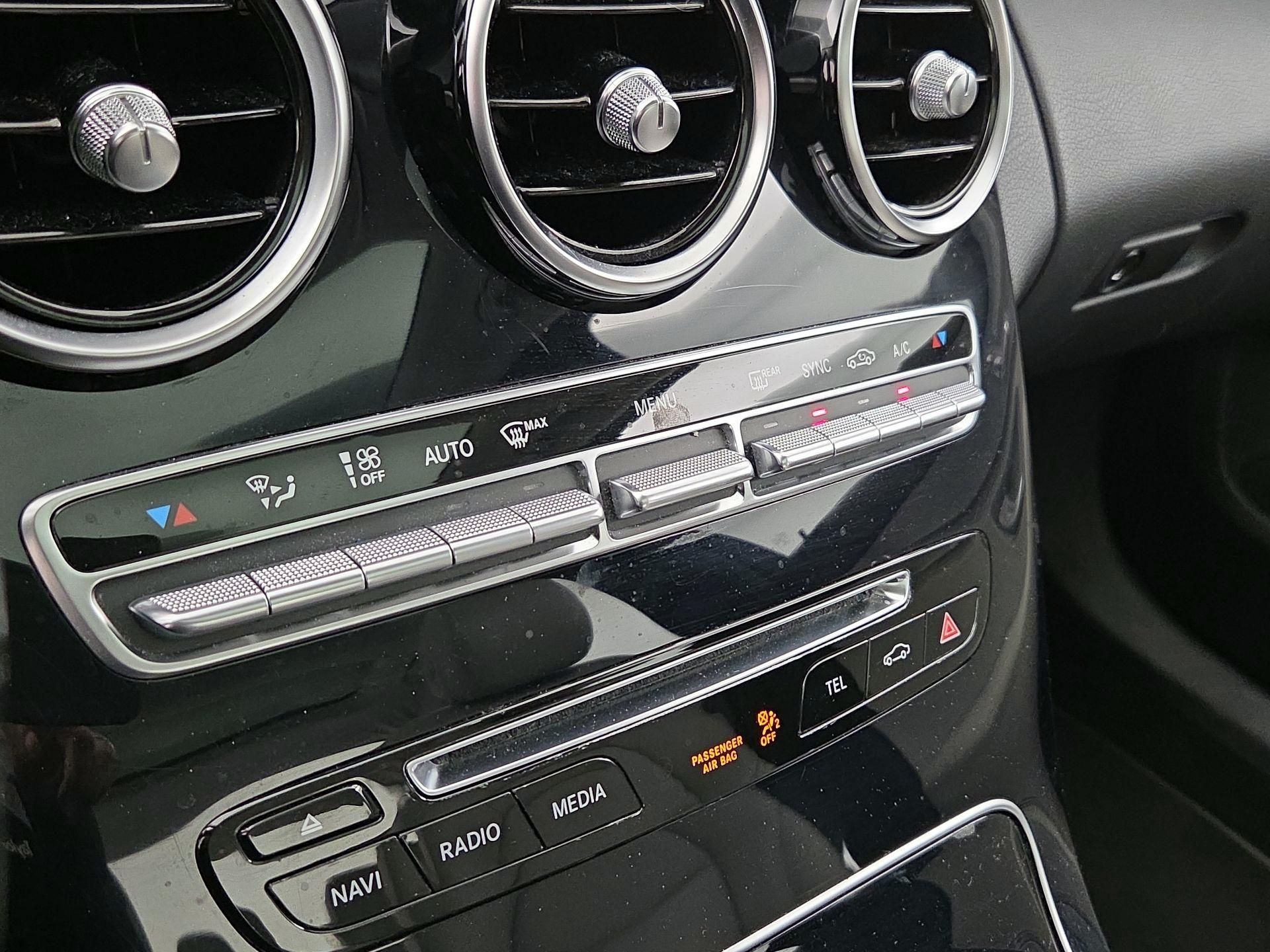 Thumbnail: 2015 Mercedes-Benz C-Class - 17