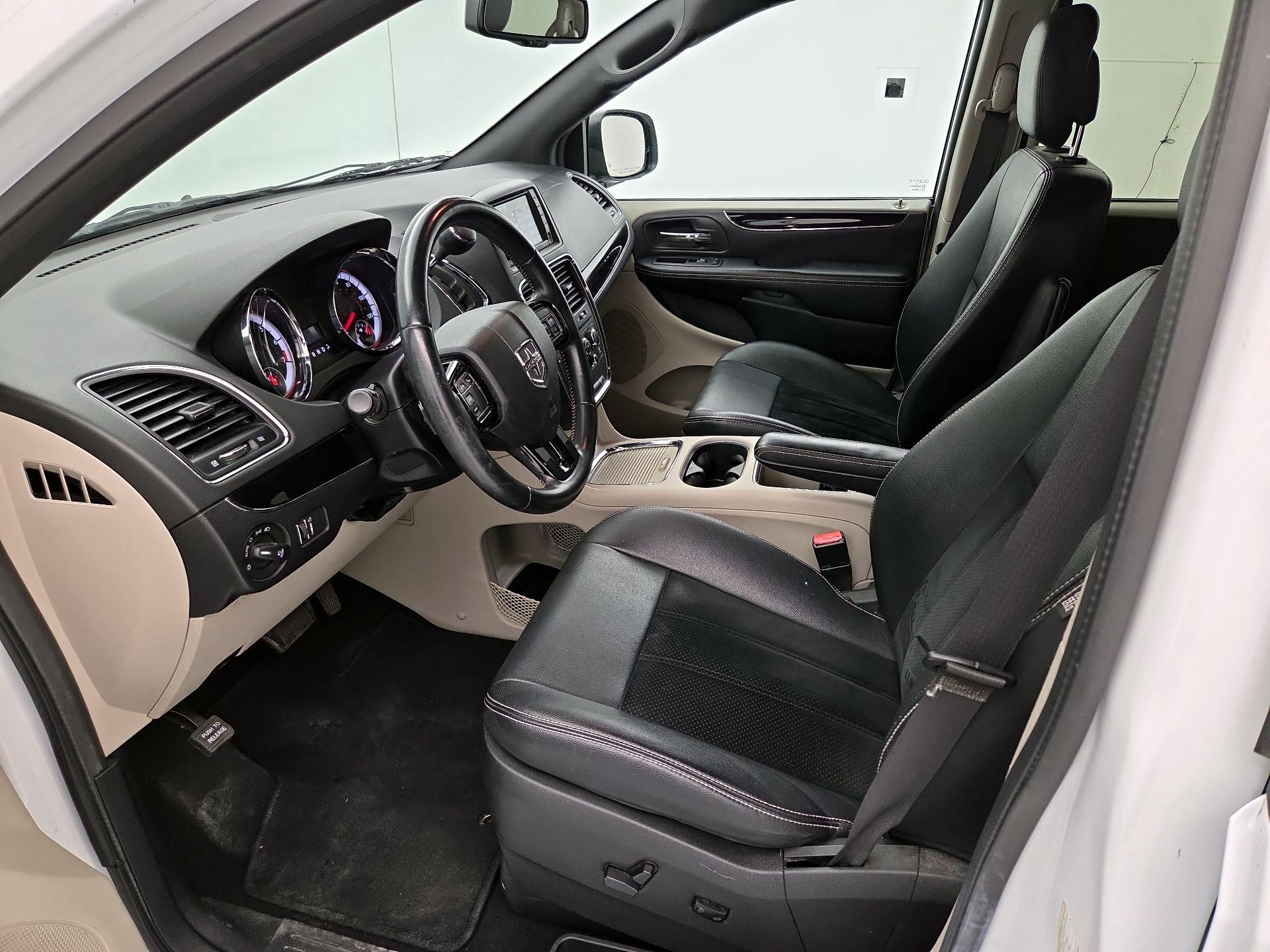 Thumbnail: 2018 Dodge Grand Caravan - 11