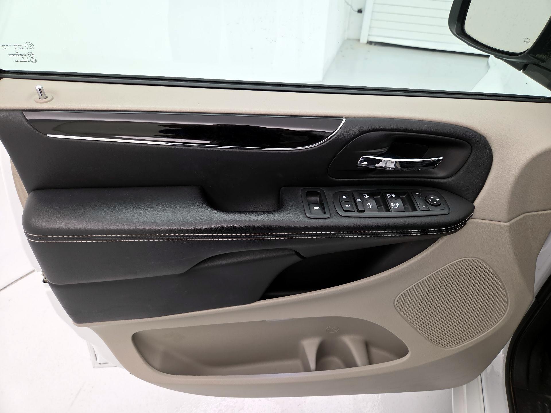 Thumbnail: 2018 Dodge Grand Caravan - 12