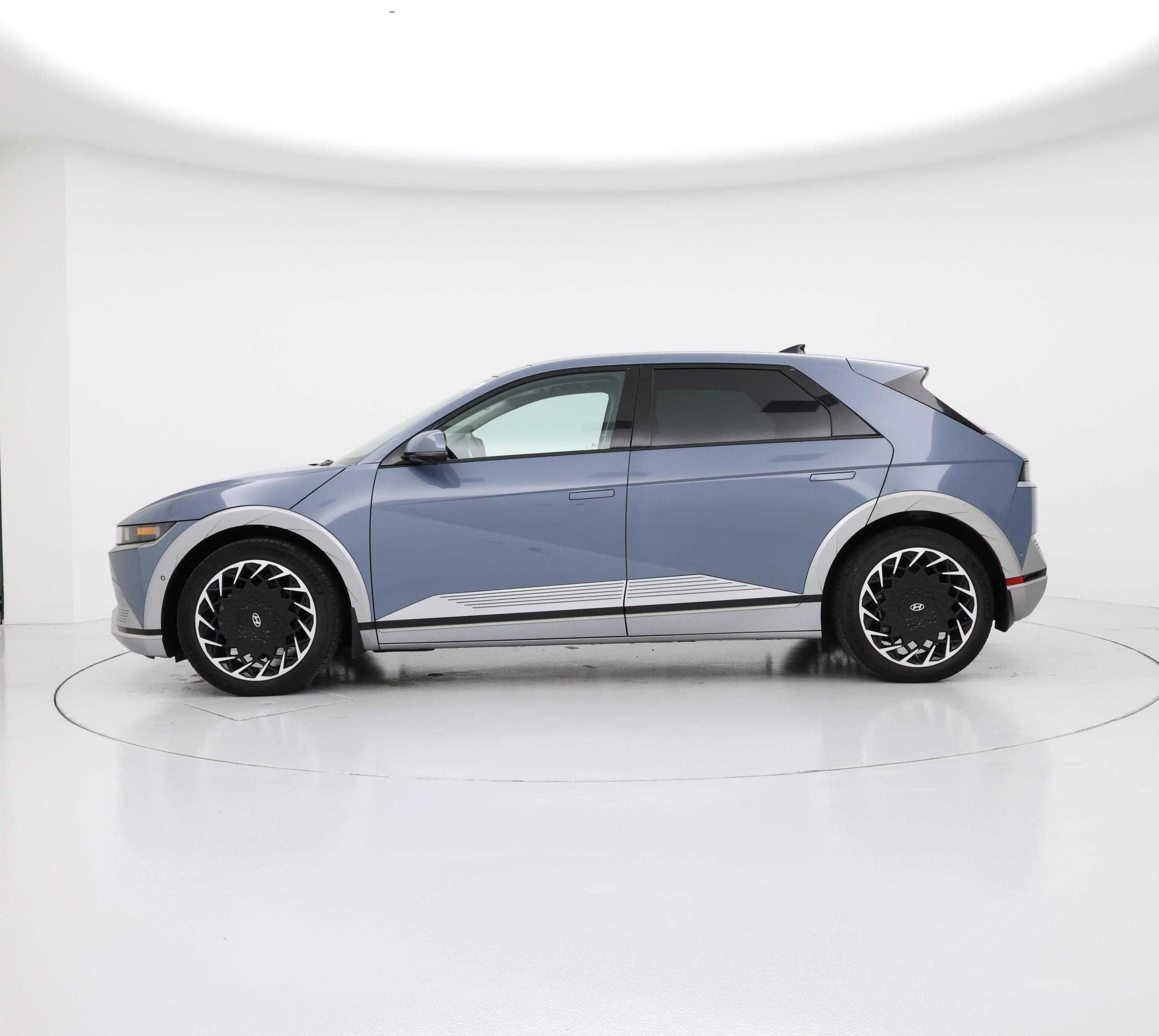 Thumbnail: 2022 Hyundai Ioniq 5 - 3