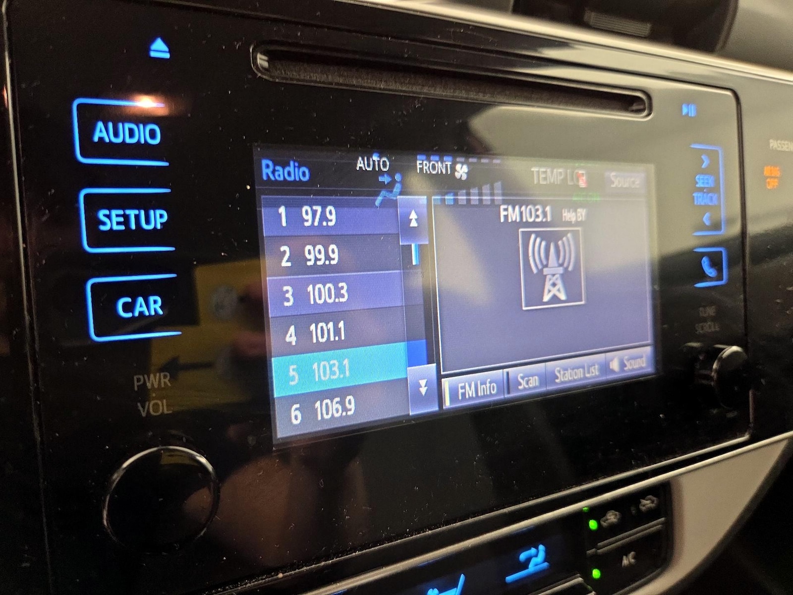 2017 Toyota Corolla LE - Photo 16
