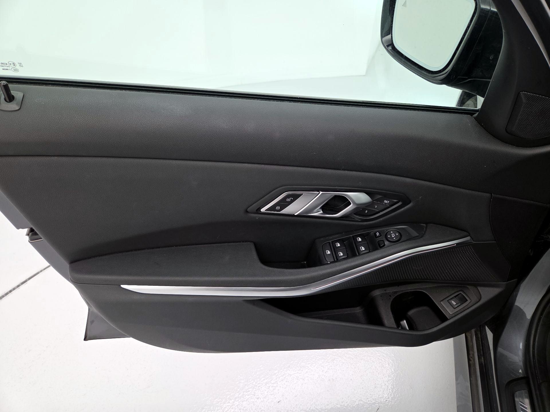 Thumbnail: 2021 BMW 3 Series - 12