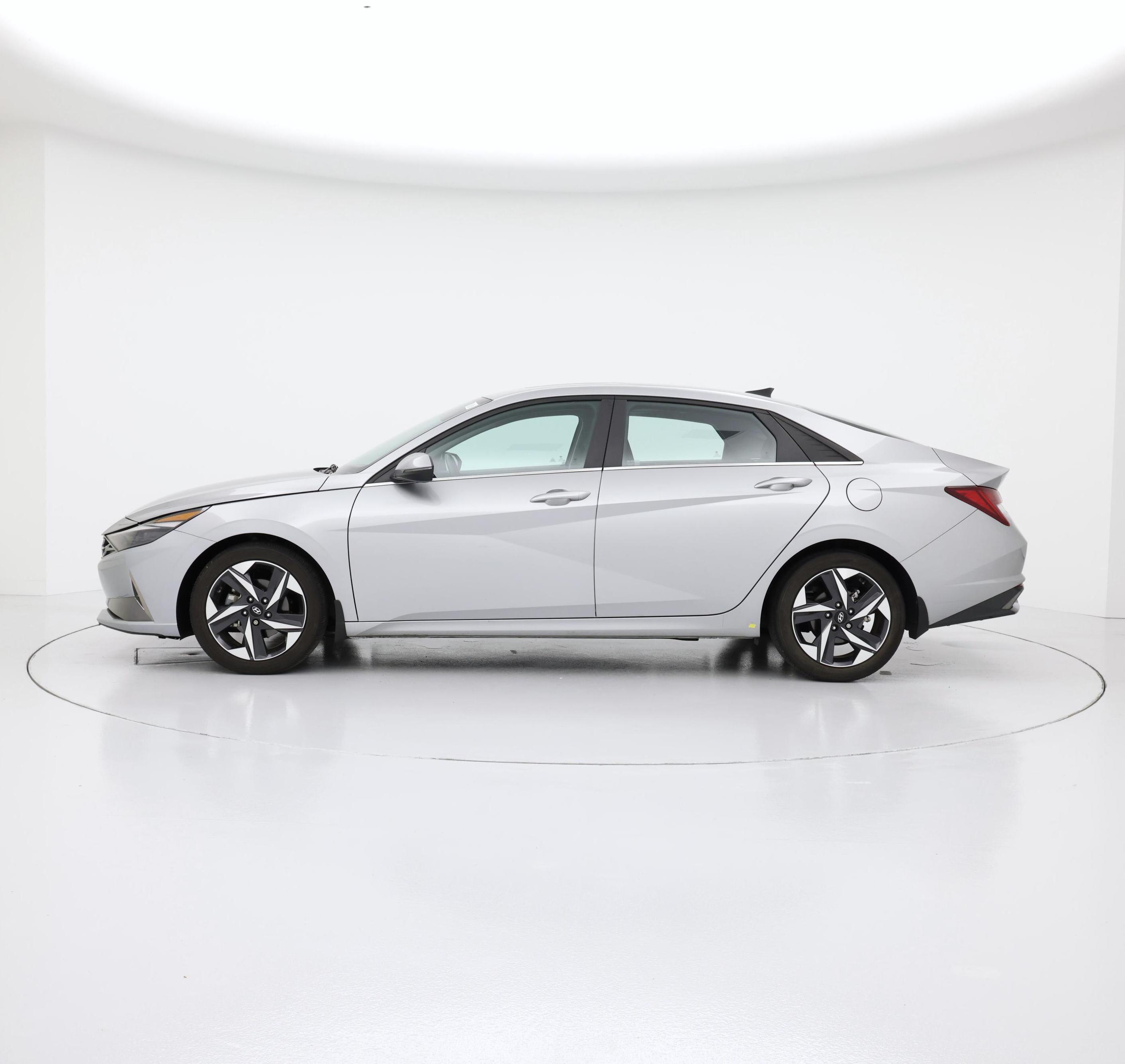 Thumbnail: 2022 Hyundai Elantra - 3