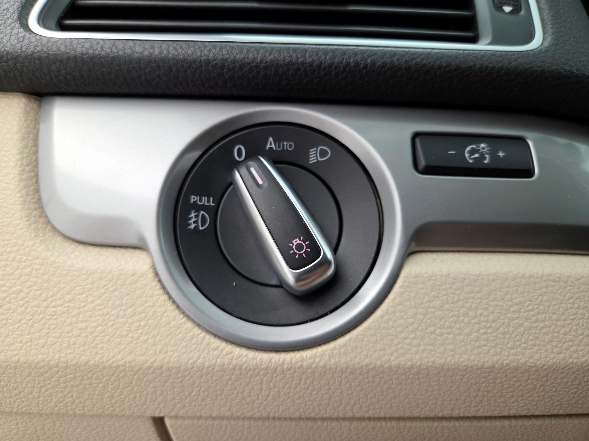 Thumbnail: 2015 Volkswagen Passat - 13