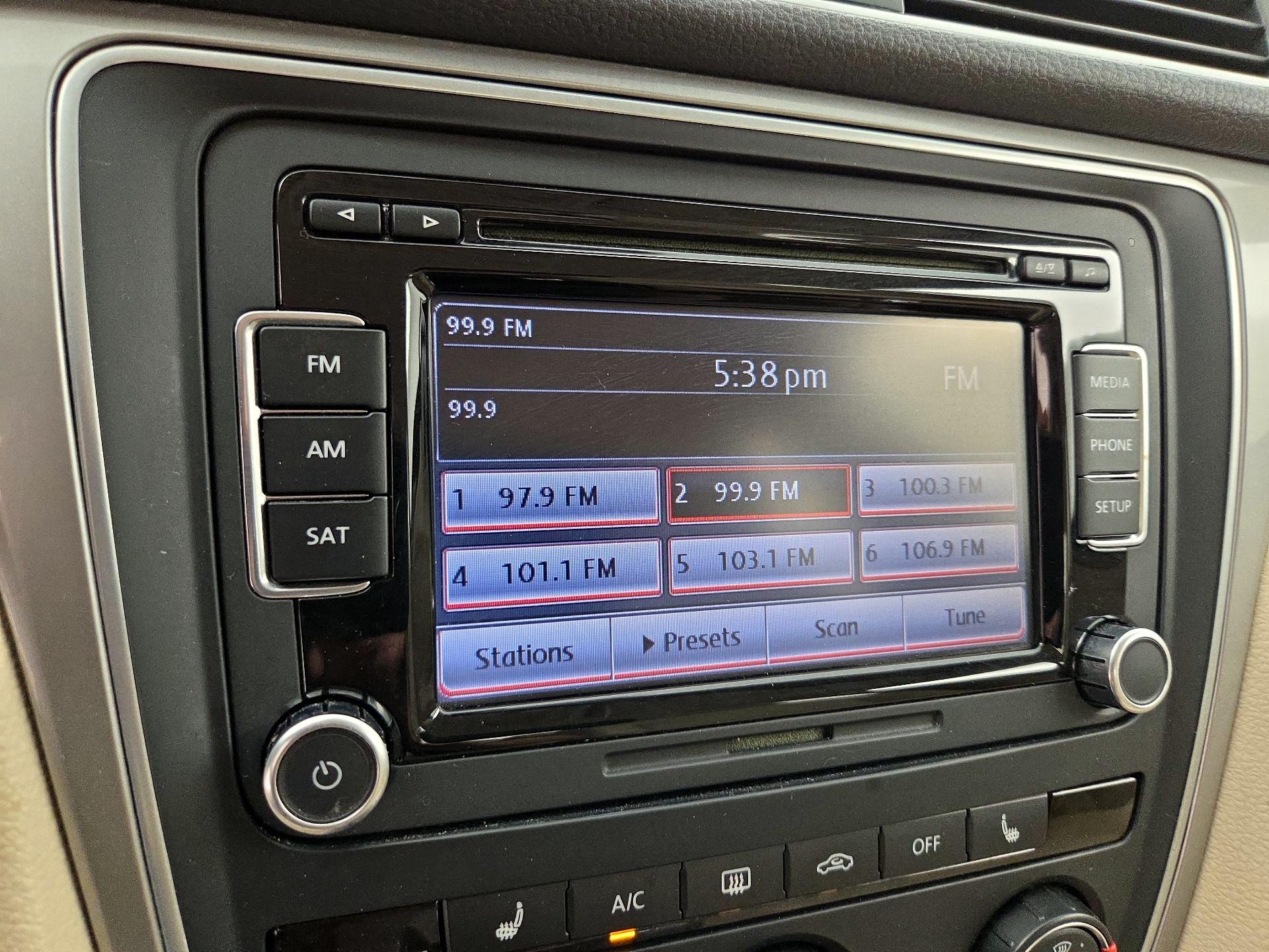 Thumbnail: 2015 Volkswagen Passat - 15