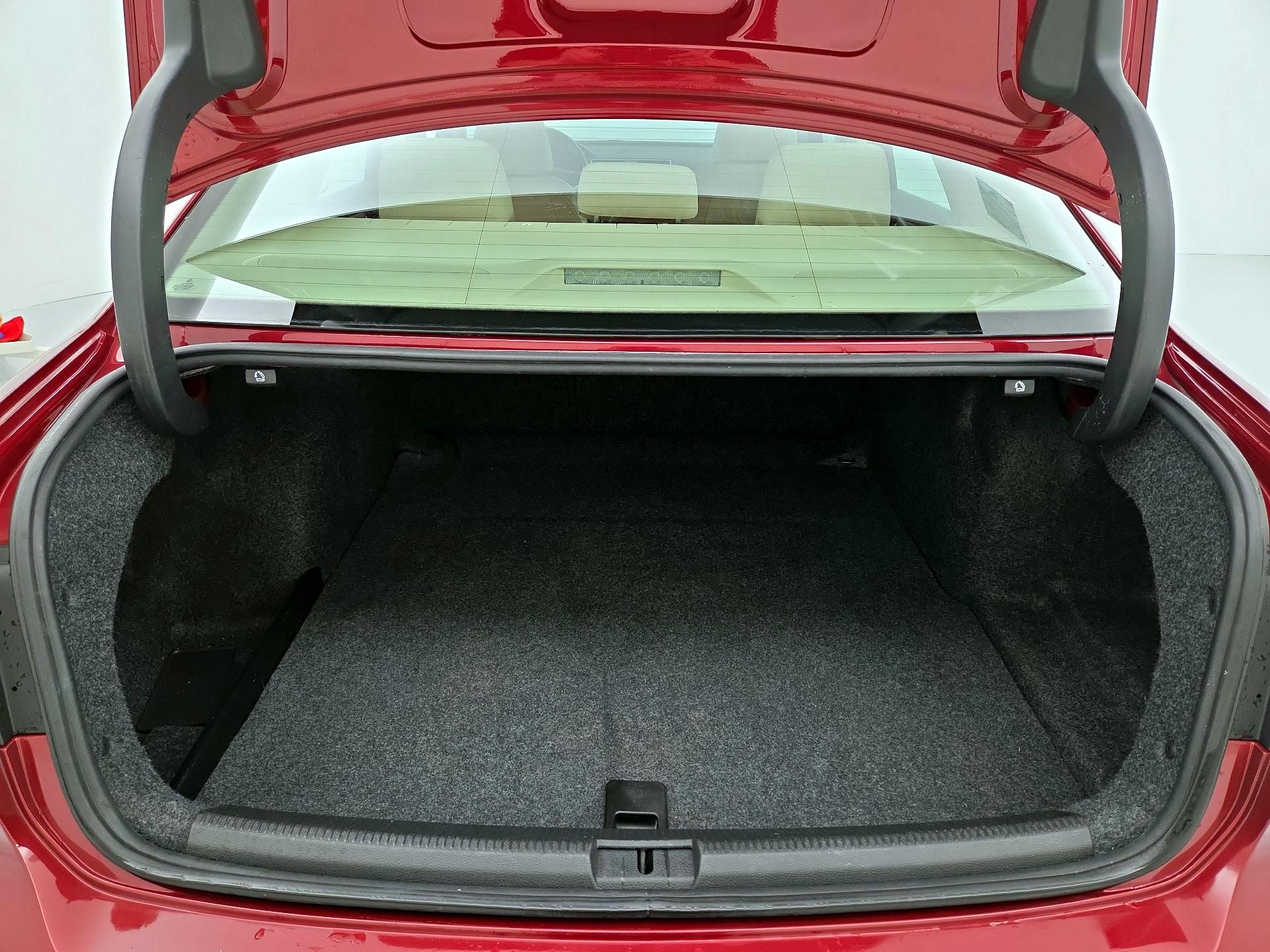 Thumbnail: 2015 Volkswagen Passat - 20