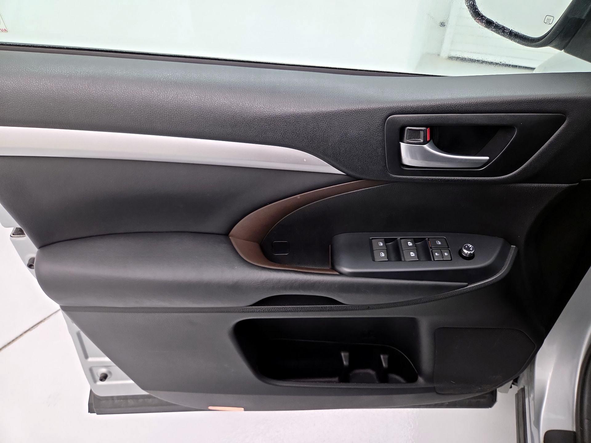 Thumbnail: 2018 Toyota Highlander - 12