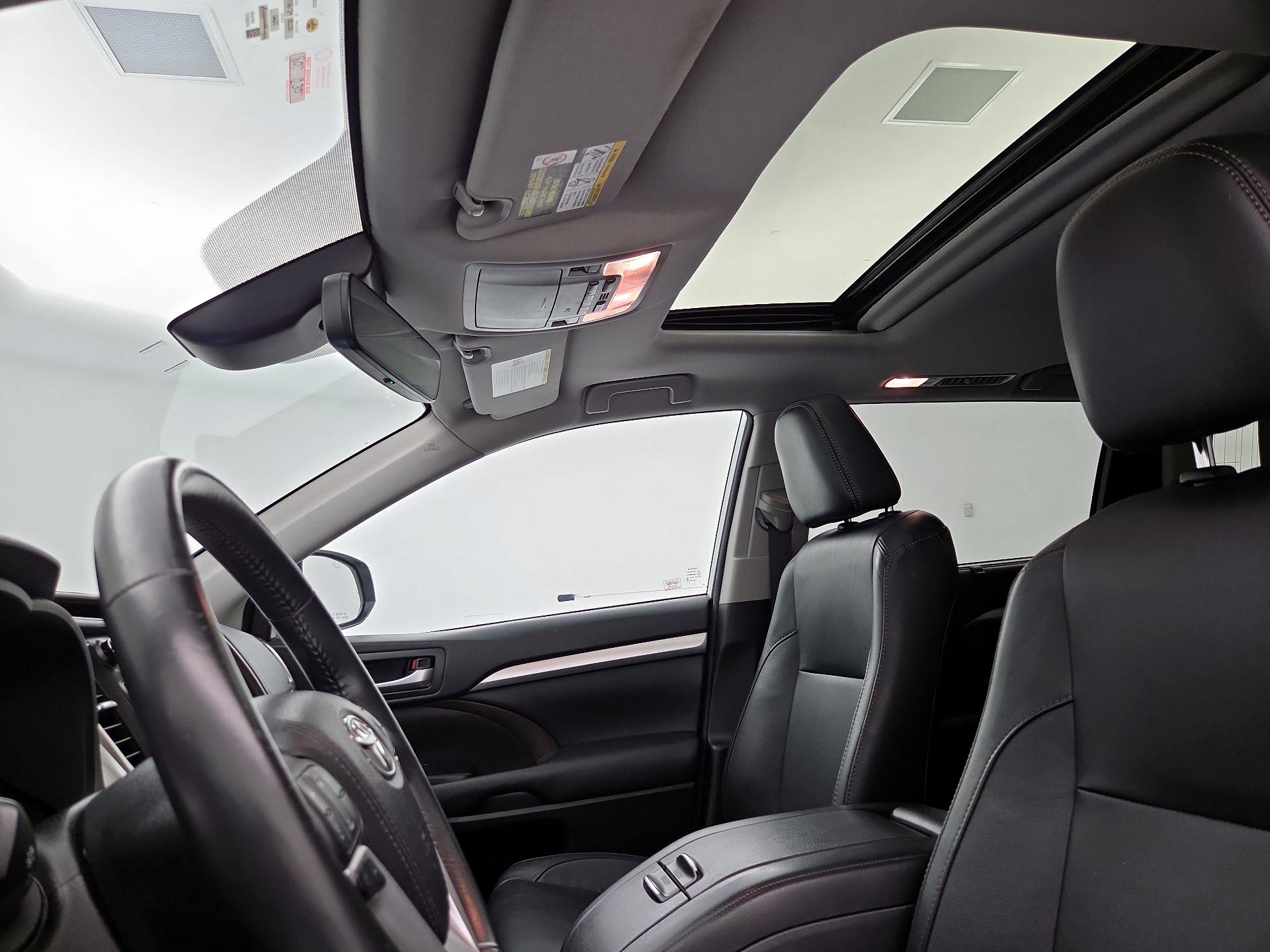 Thumbnail: 2018 Toyota Highlander - 20