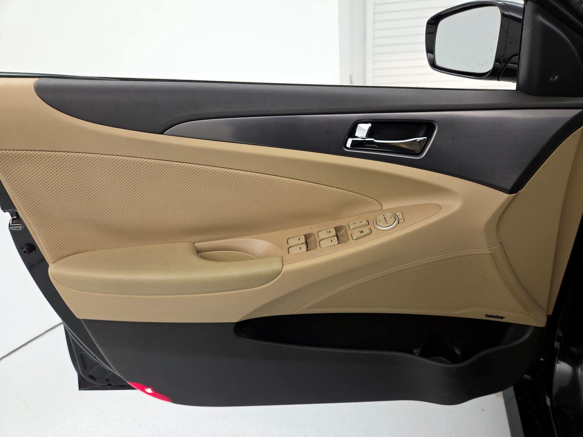 Thumbnail: 2015 Hyundai Sonata - 12