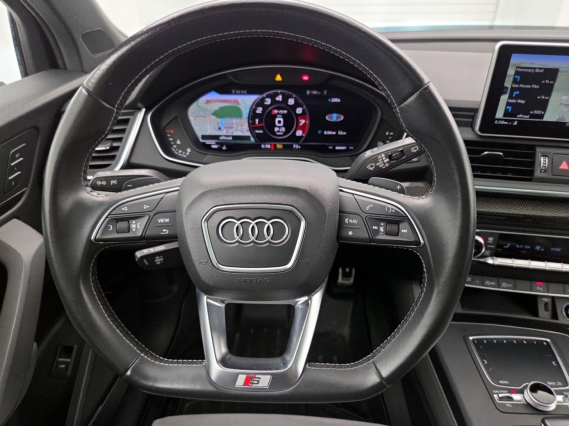 Thumbnail: 2019 Audi SQ5 - 10
