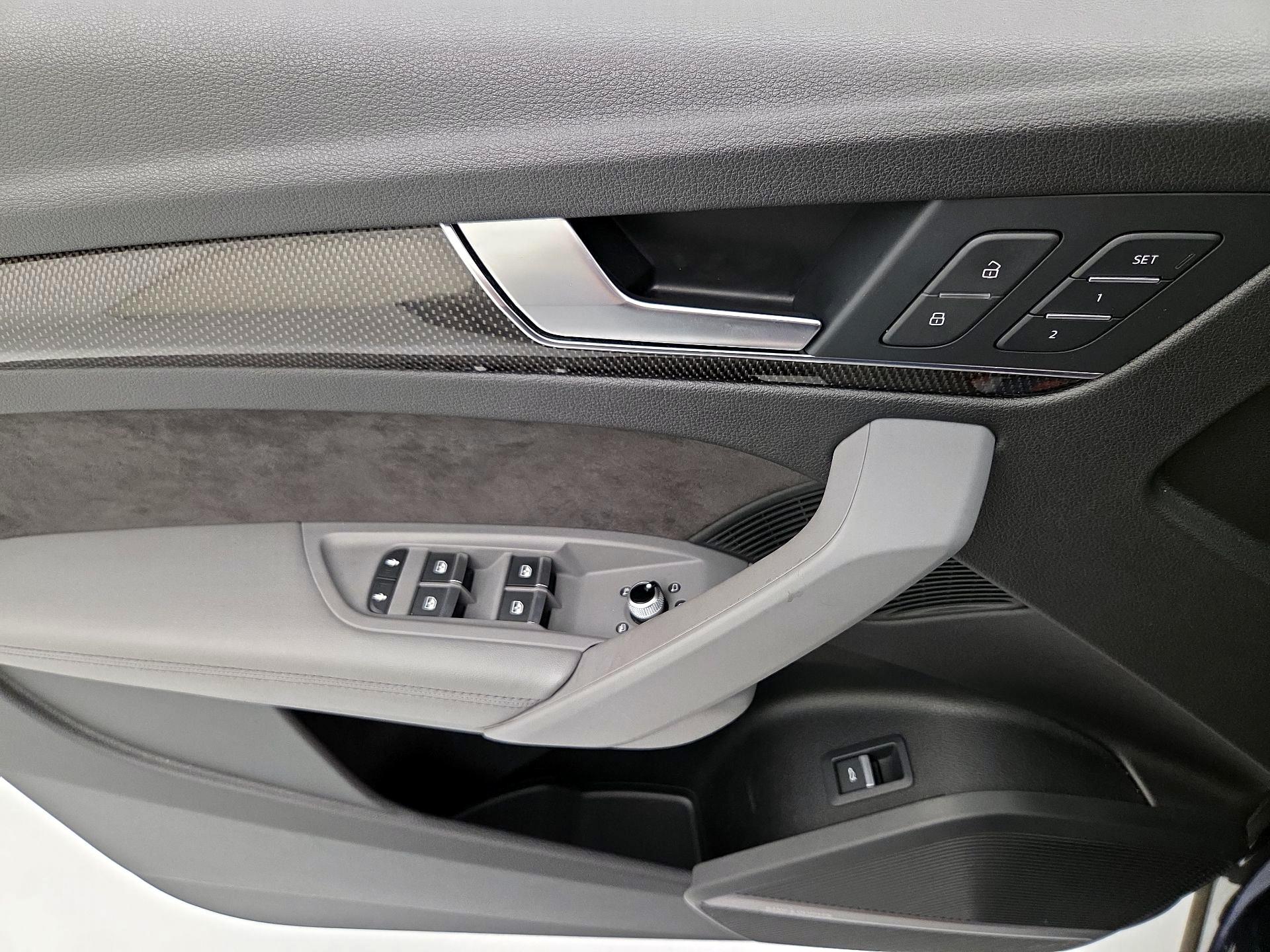 Thumbnail: 2019 Audi SQ5 - 12