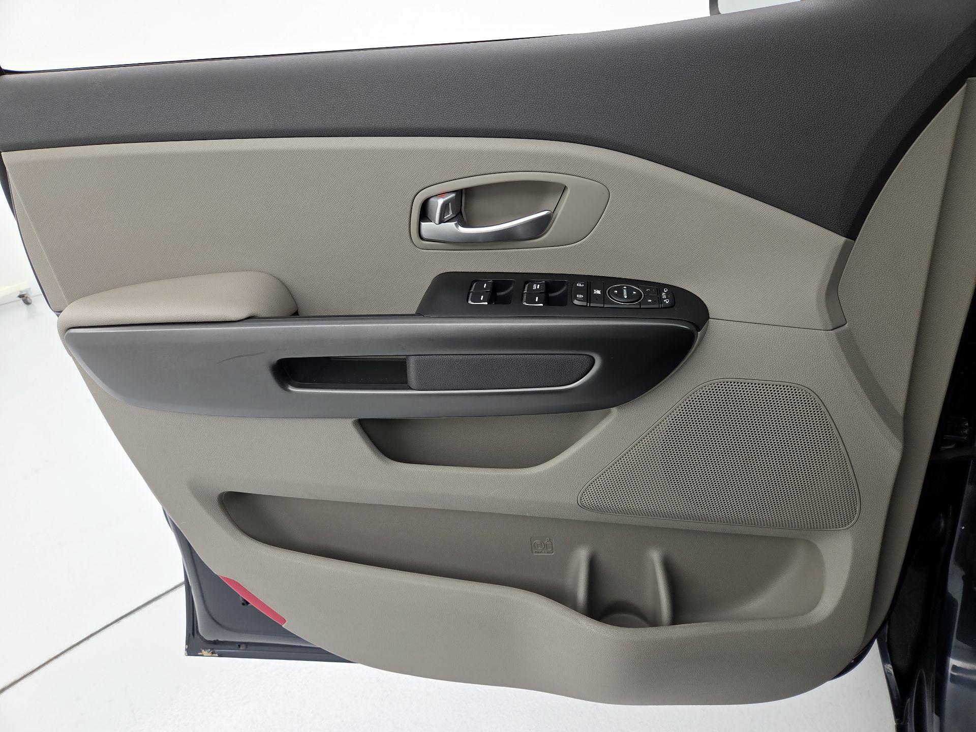 Thumbnail: 2017 Kia Sedona - 12