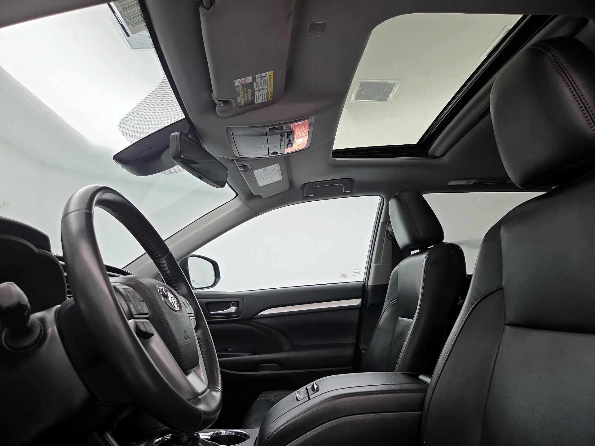 Thumbnail: 2019 Toyota Highlander - 20
