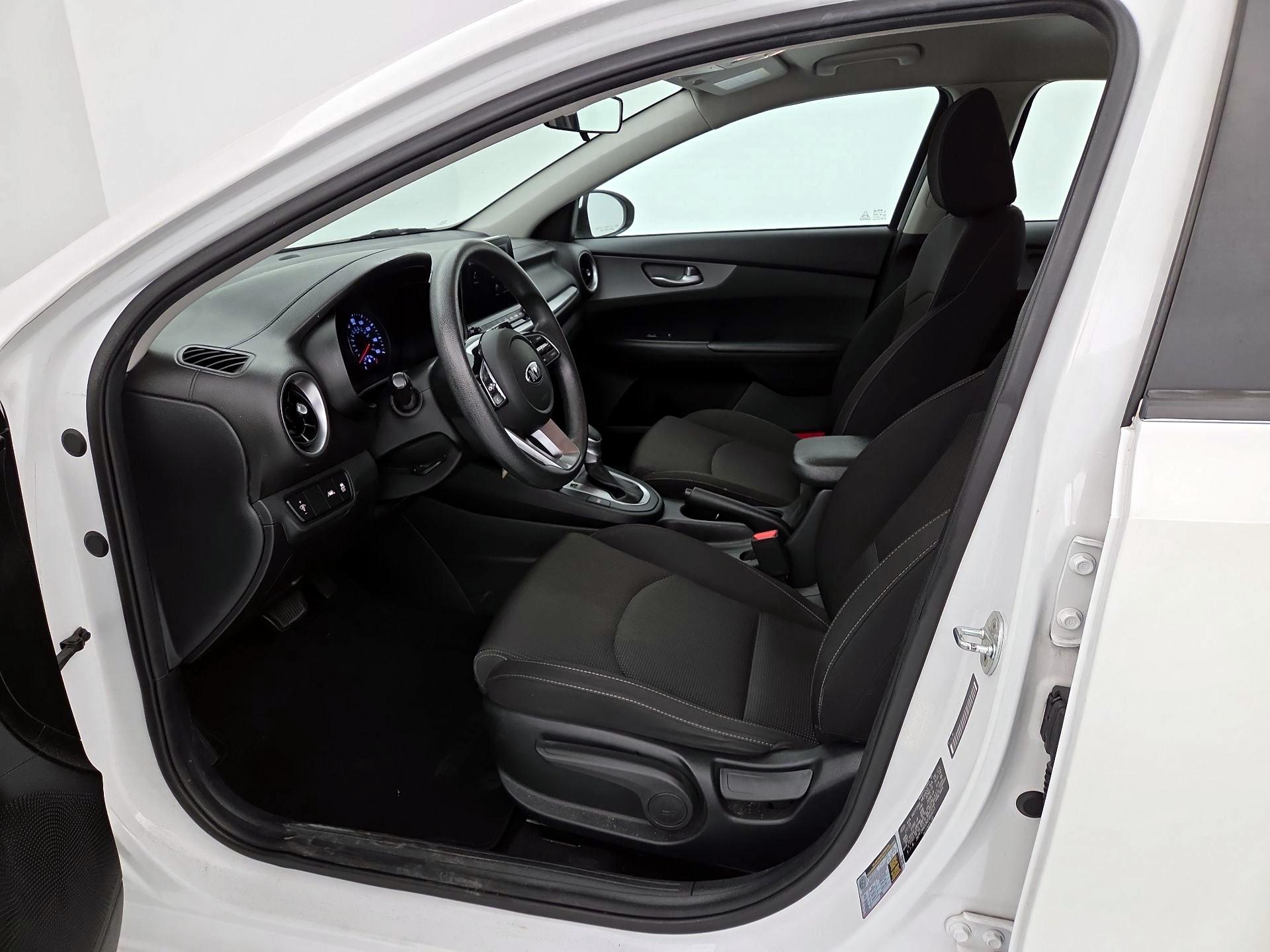 Thumbnail: 2019 Kia Forte - 11