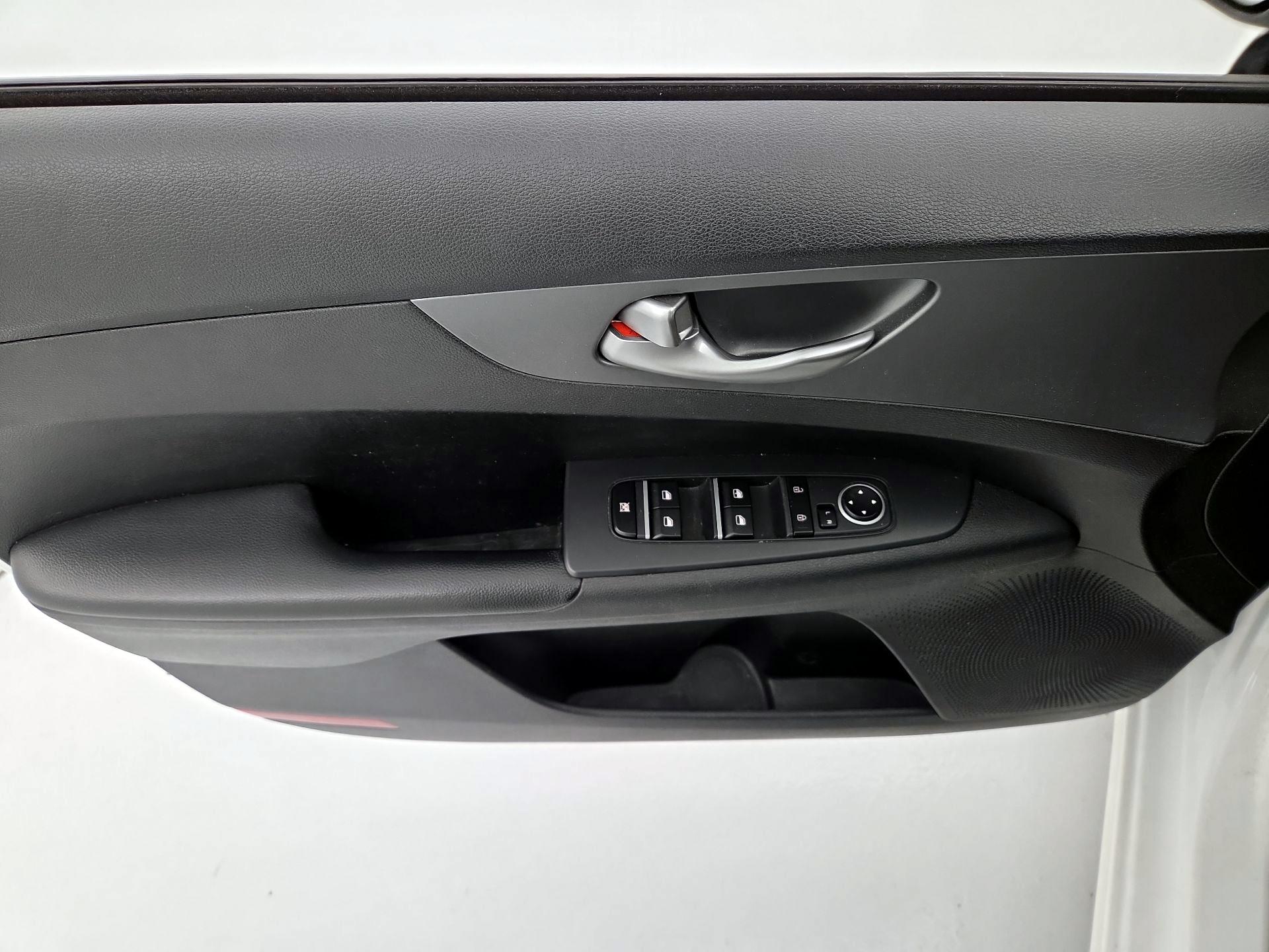 Thumbnail: 2019 Kia Forte - 12