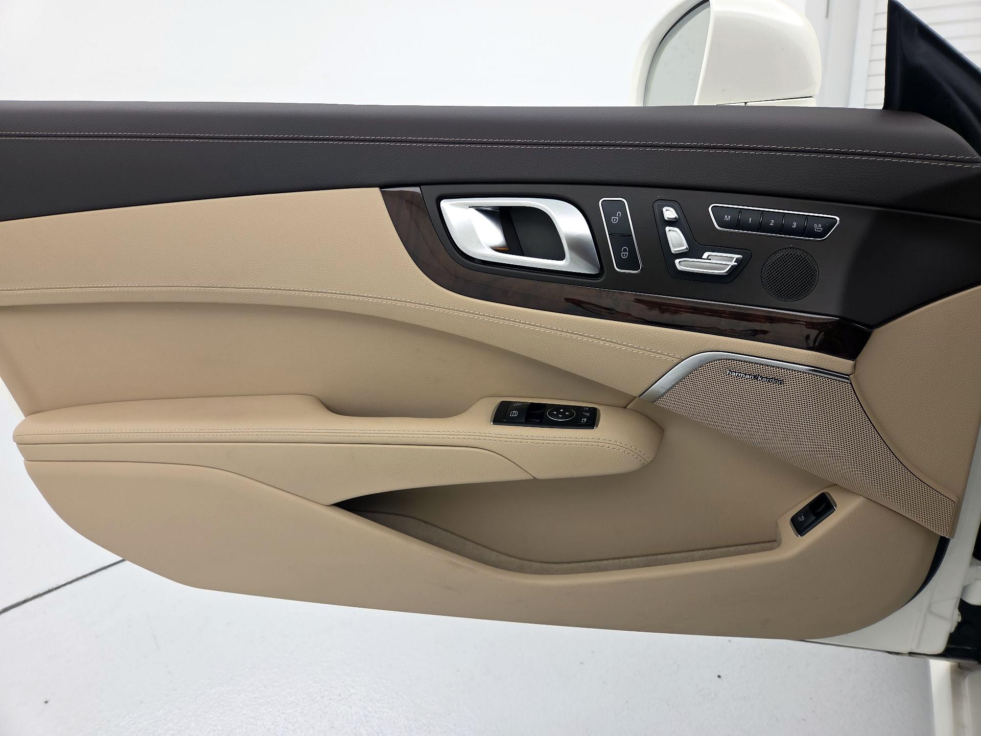 Thumbnail: 2015 Mercedes-Benz SL-Class - 12