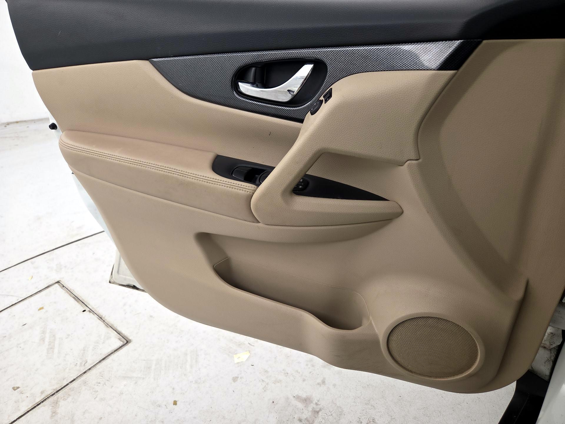 Thumbnail: 2015 Nissan Rogue - 12