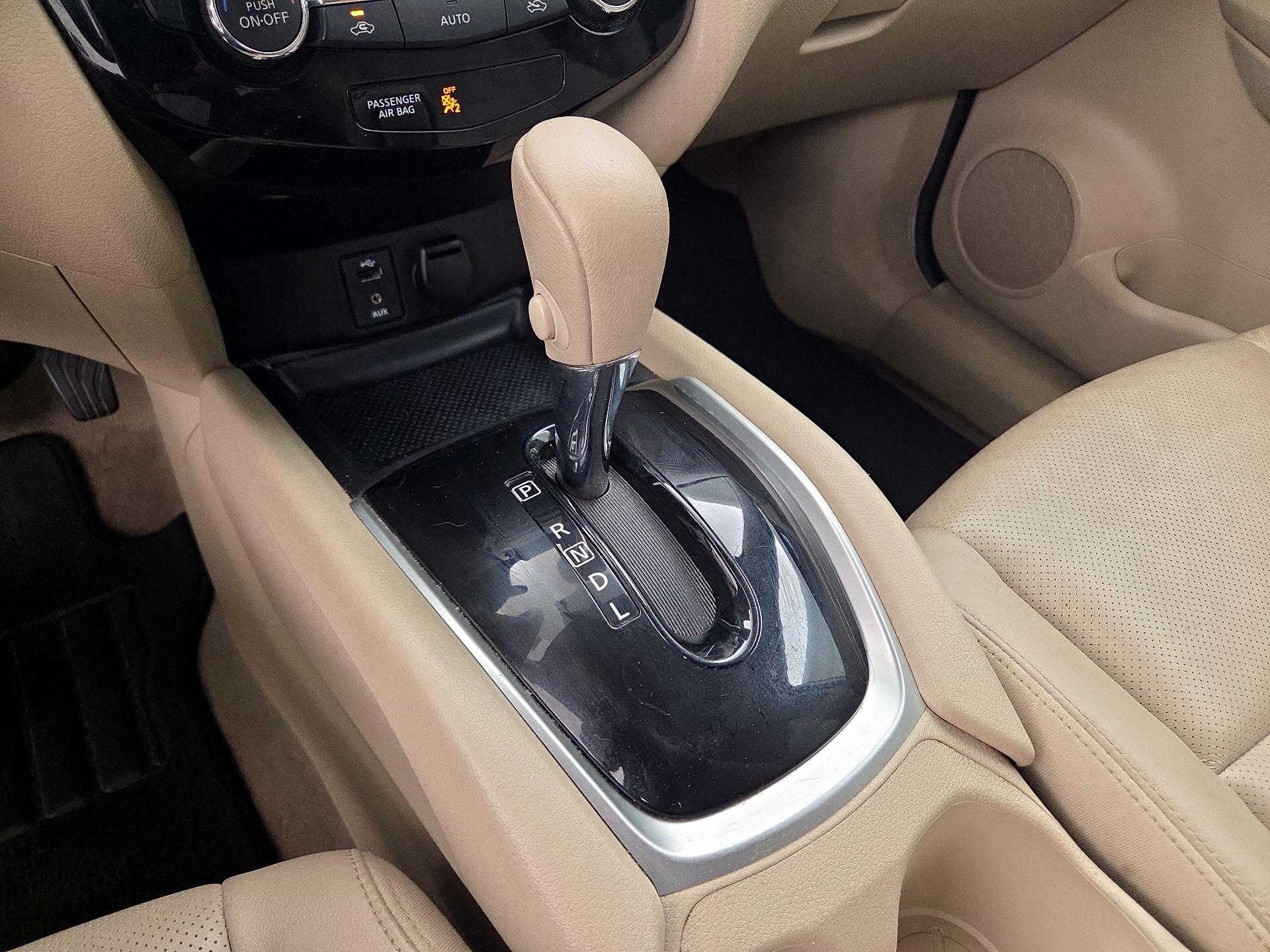 Thumbnail: 2015 Nissan Rogue - 18