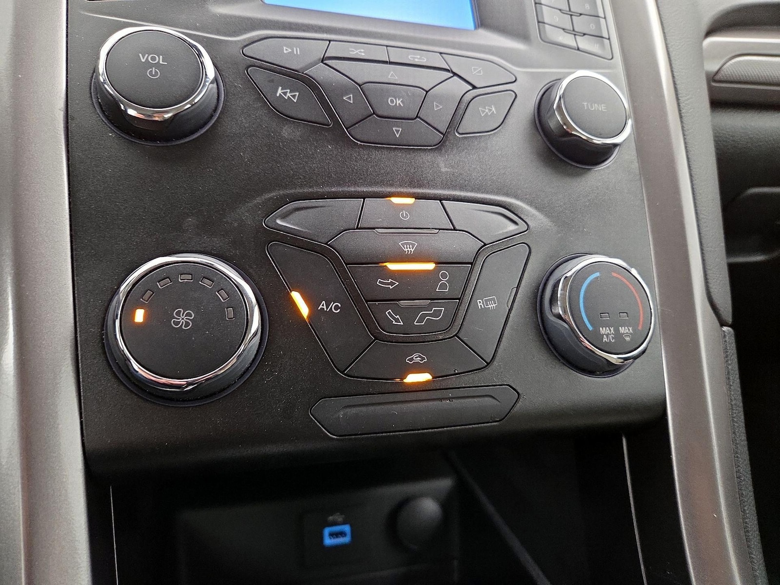 2020 Ford Fusion S - Photo 17