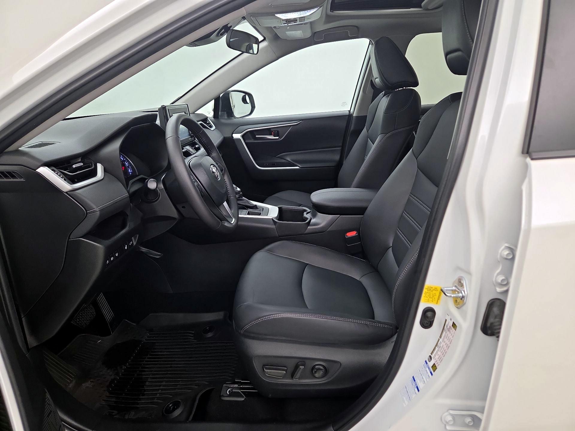 Thumbnail: 2022 Toyota RAV4 - 11