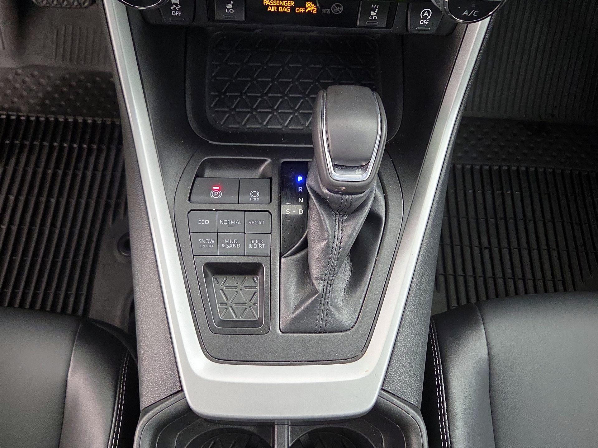 Thumbnail: 2022 Toyota RAV4 - 17