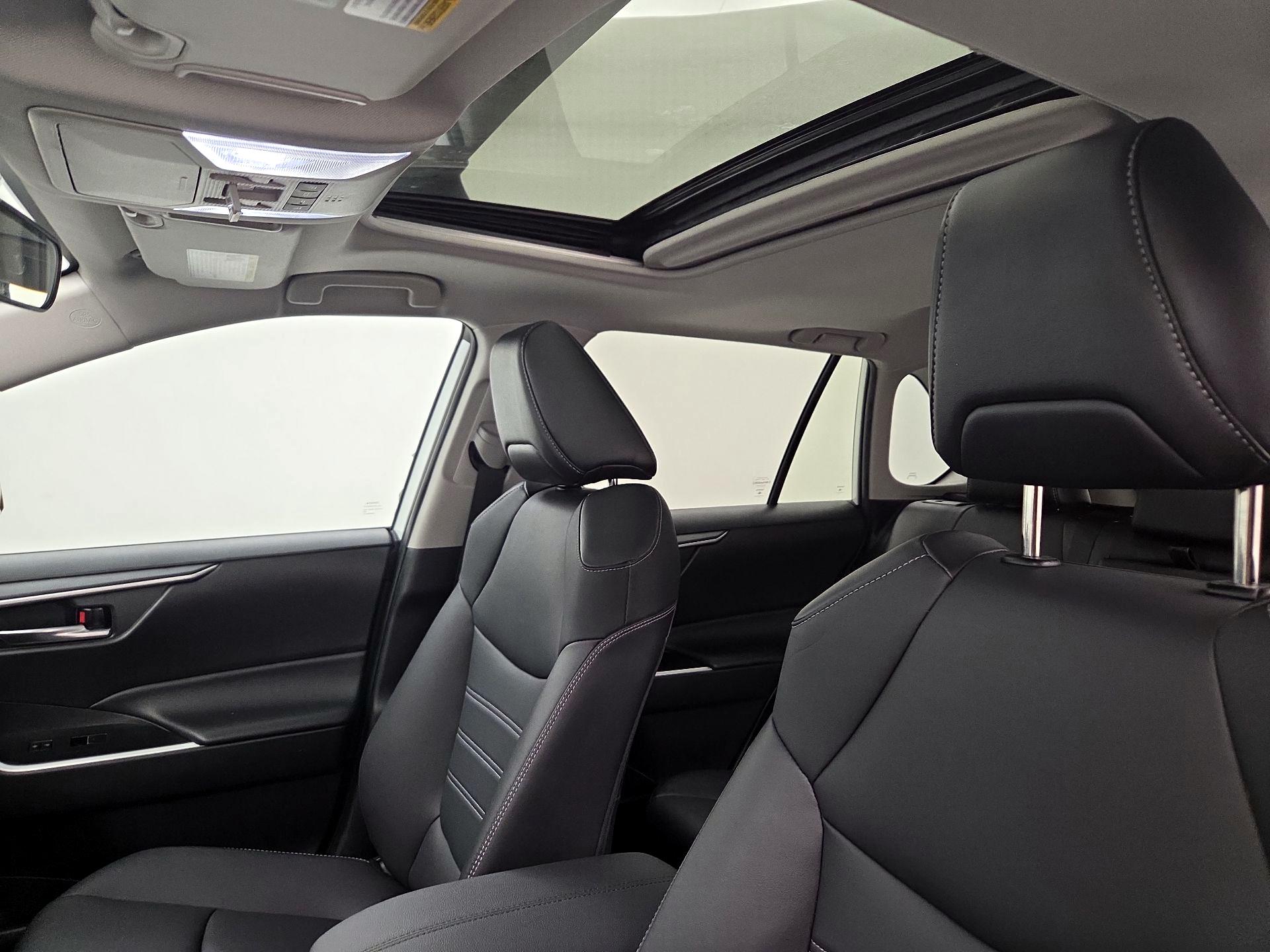 Thumbnail: 2022 Toyota RAV4 - 19