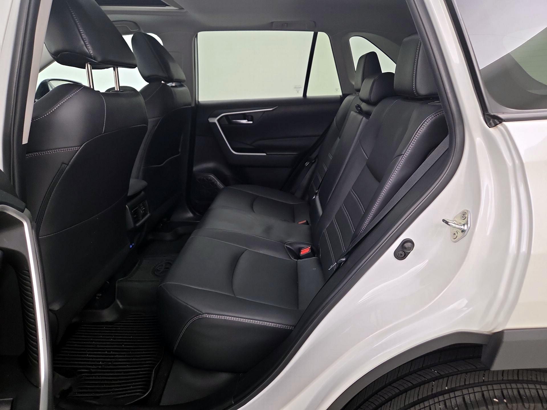 Thumbnail: 2022 Toyota RAV4 - 20