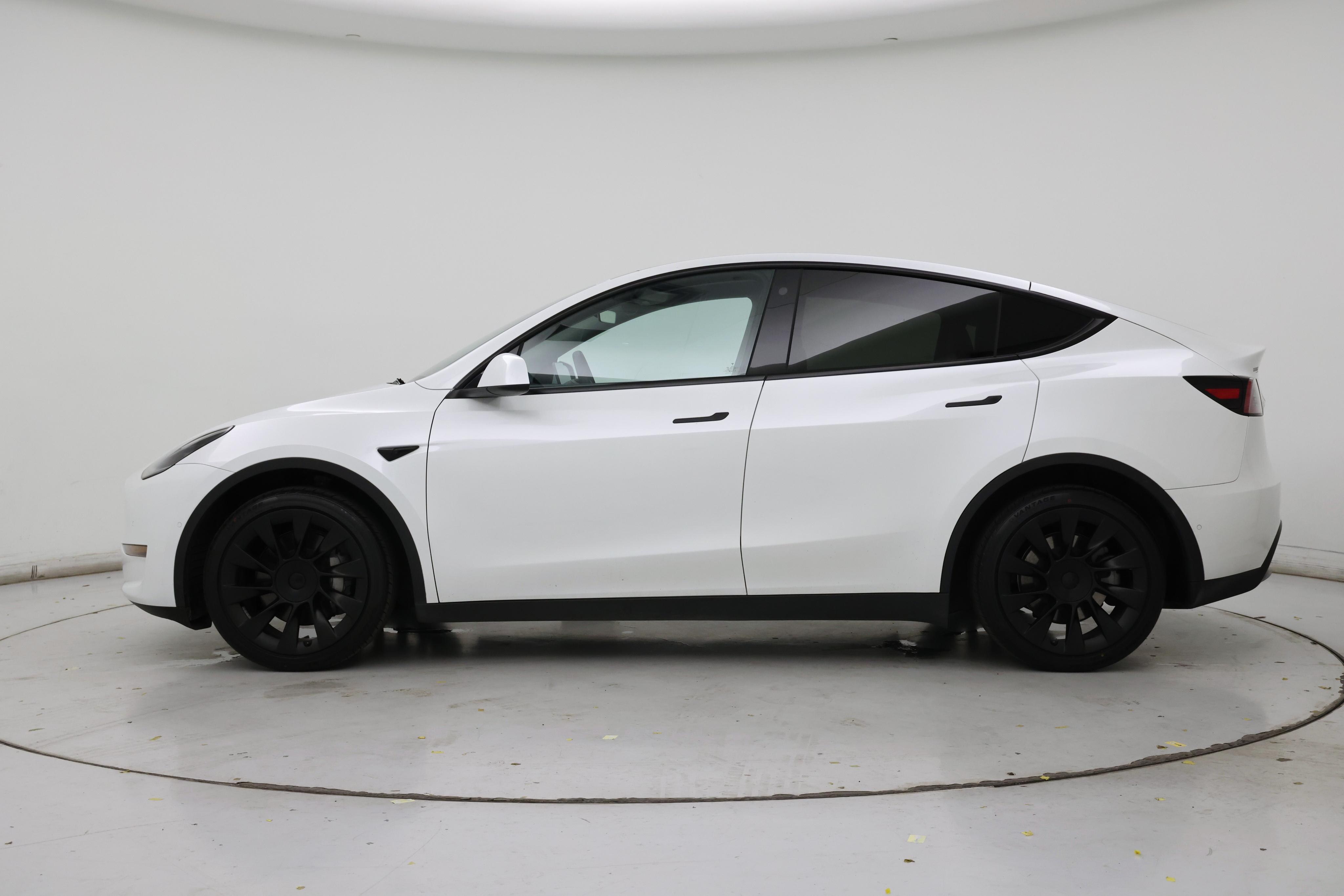 Thumbnail: 2022 Tesla Model Y - 3
