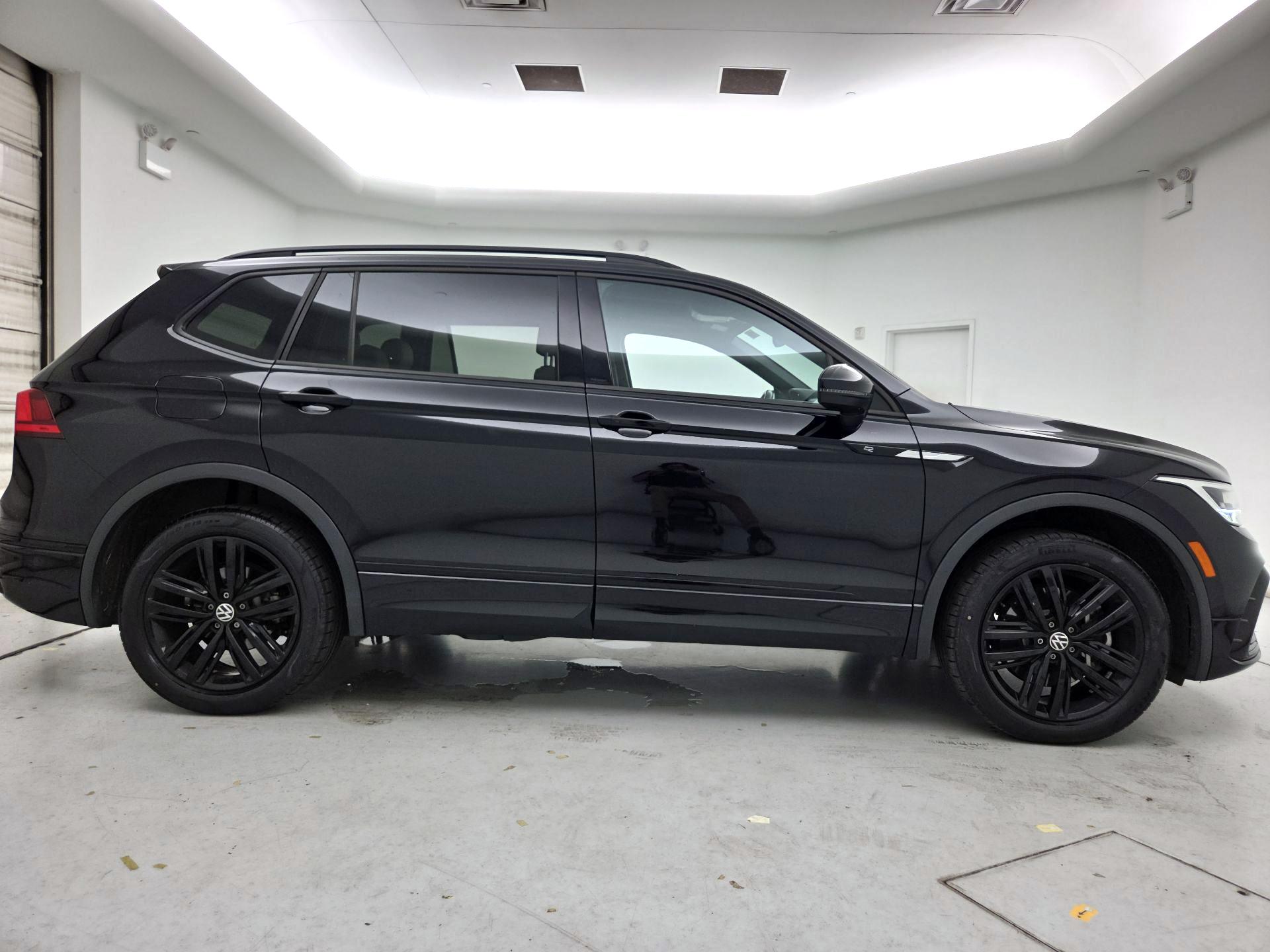 Thumbnail: 2022 Volkswagen Tiguan - 4