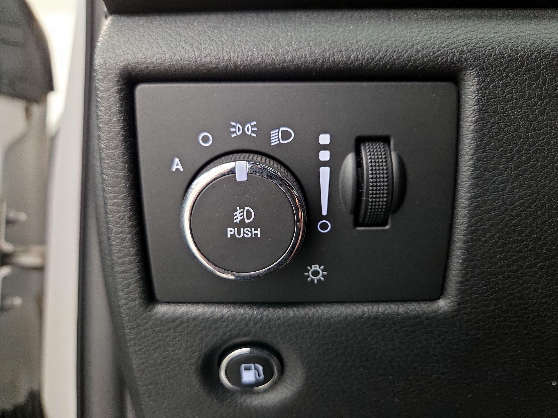 Thumbnail: 2015 Jeep Grand Cherokee - 11