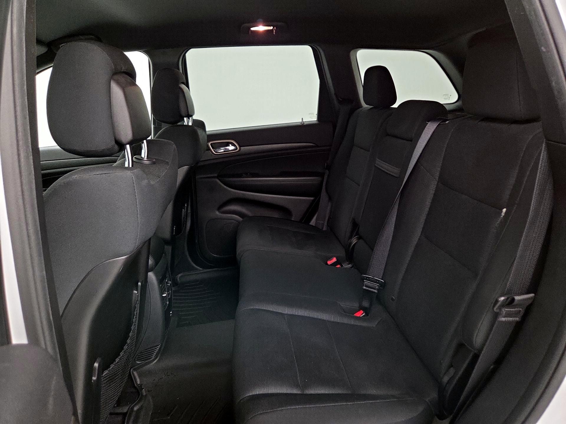 Thumbnail: 2015 Jeep Grand Cherokee - 16