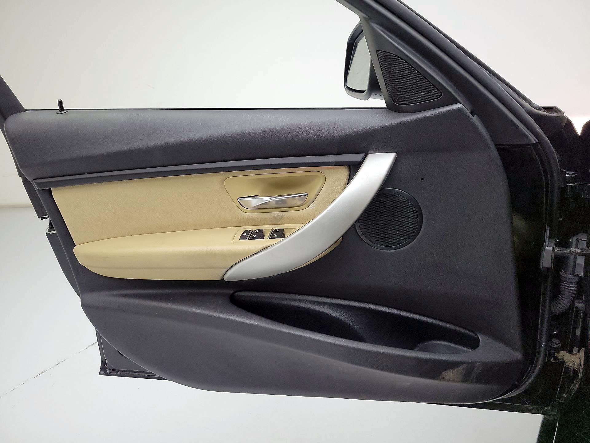 Thumbnail: 2017 BMW 3 Series - 10