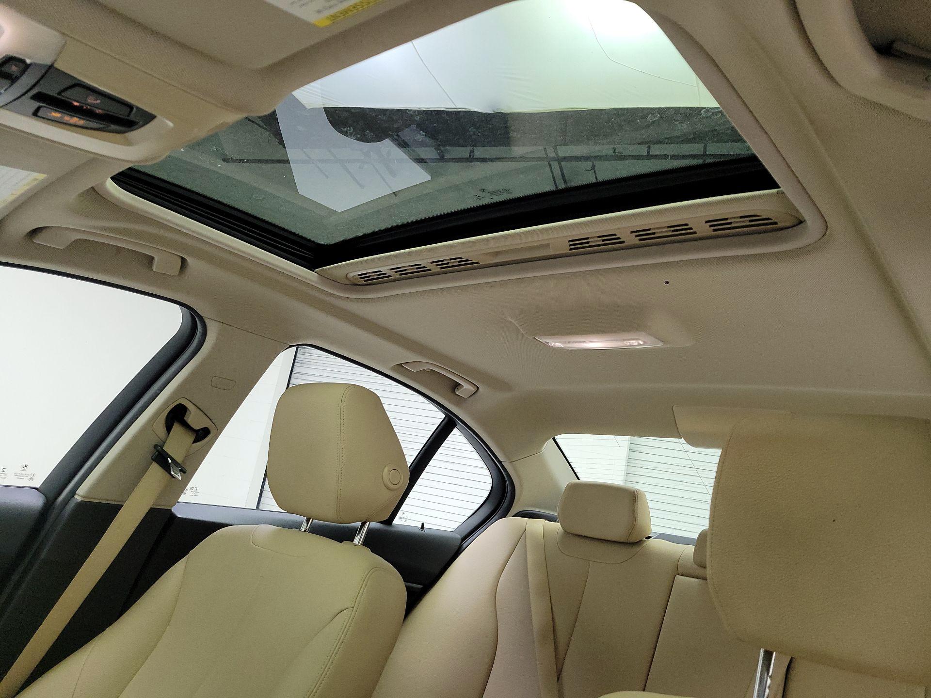 Thumbnail: 2017 BMW 3 Series - 17