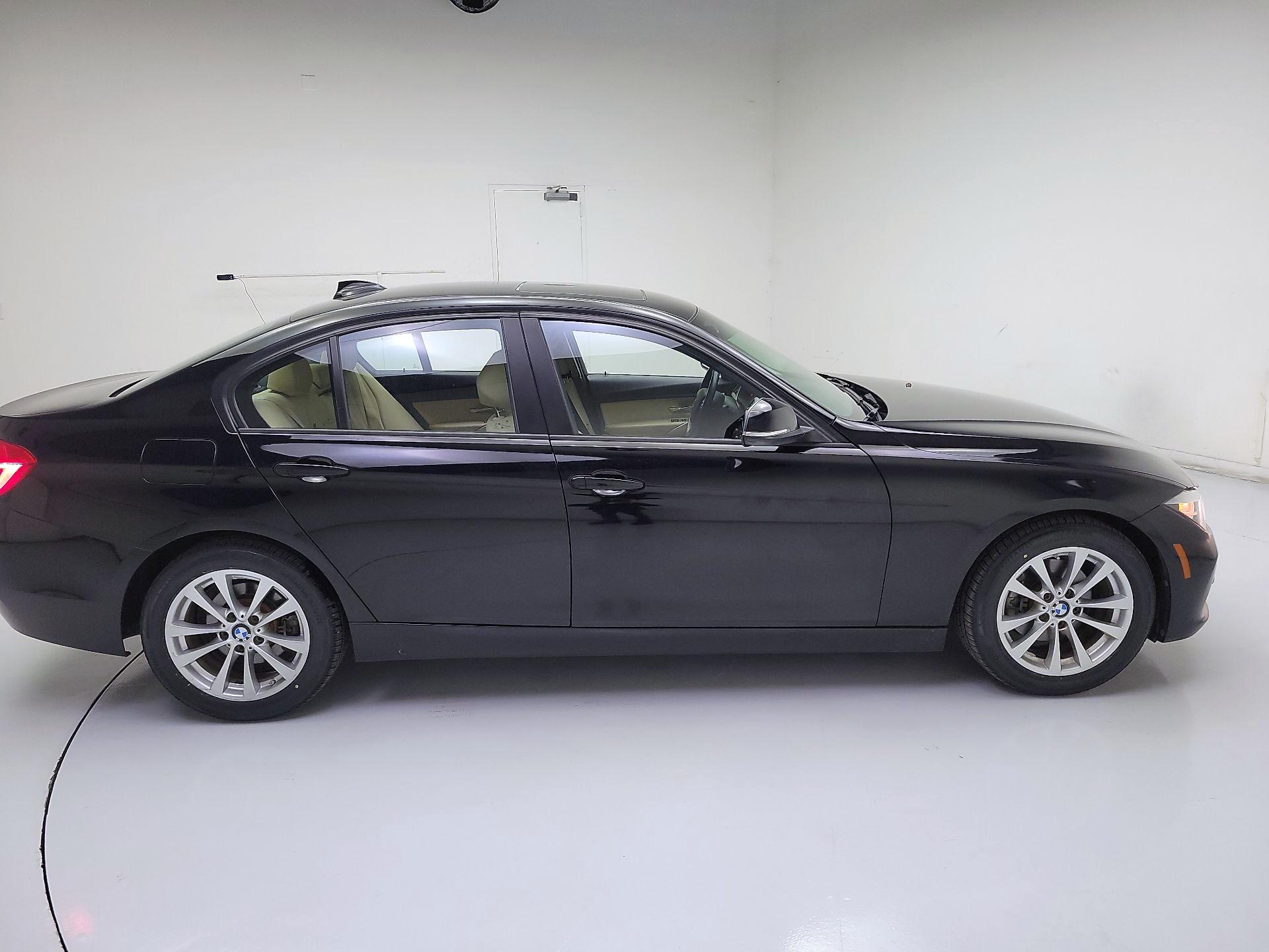 Thumbnail: 2017 BMW 3 Series - 4