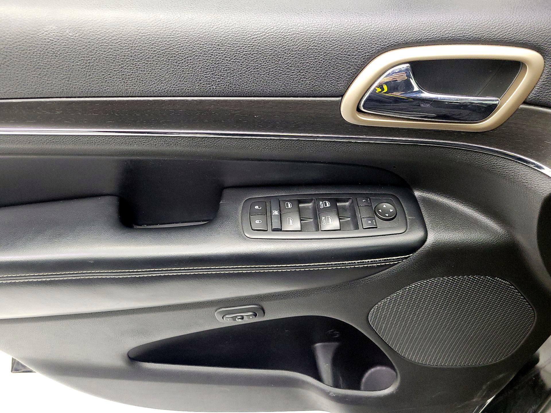 Thumbnail: 2017 Jeep Grand Cherokee - 10