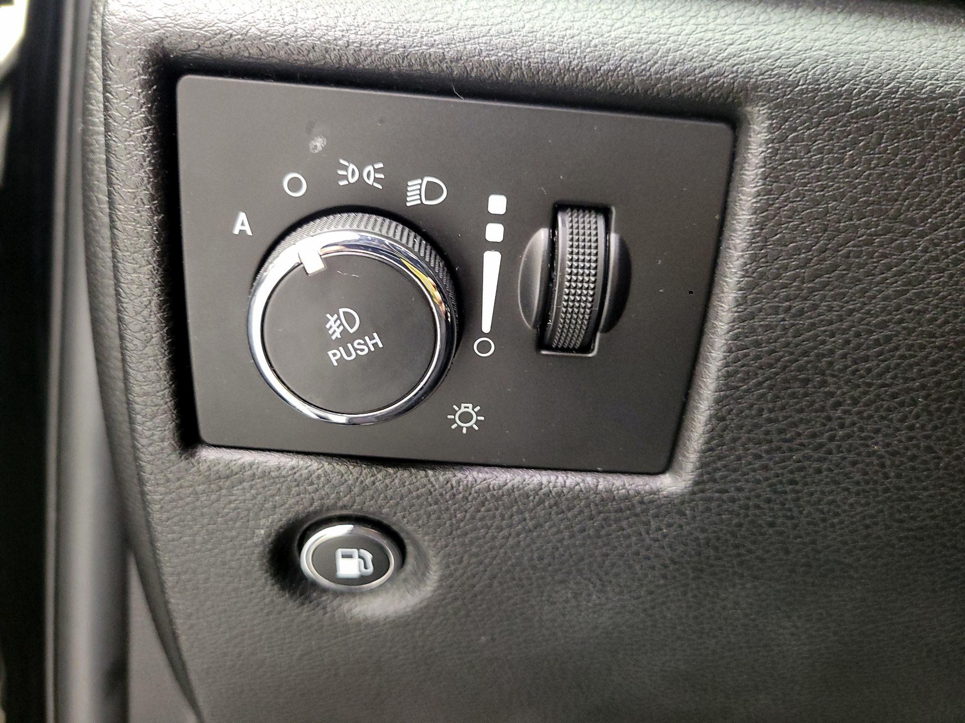 Thumbnail: 2017 Jeep Grand Cherokee - 11